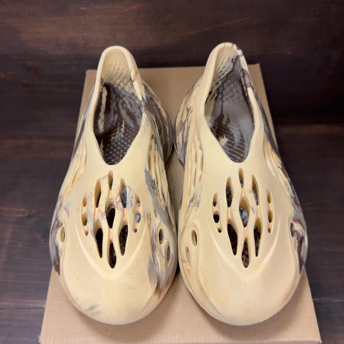adidas Yeezy Foam RNNR MX Cream Clay Size 6 (Pre-Owned) - tag