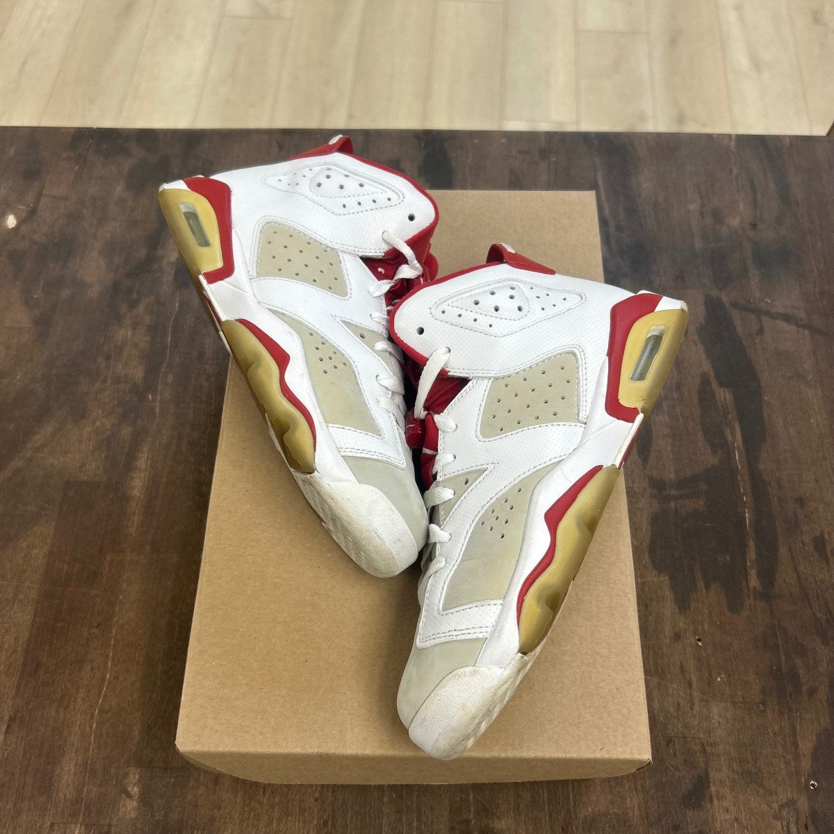 Jordan 6 Retro Alternate Hare (GS) Size 6Y (Pre-Owned) - Image 1