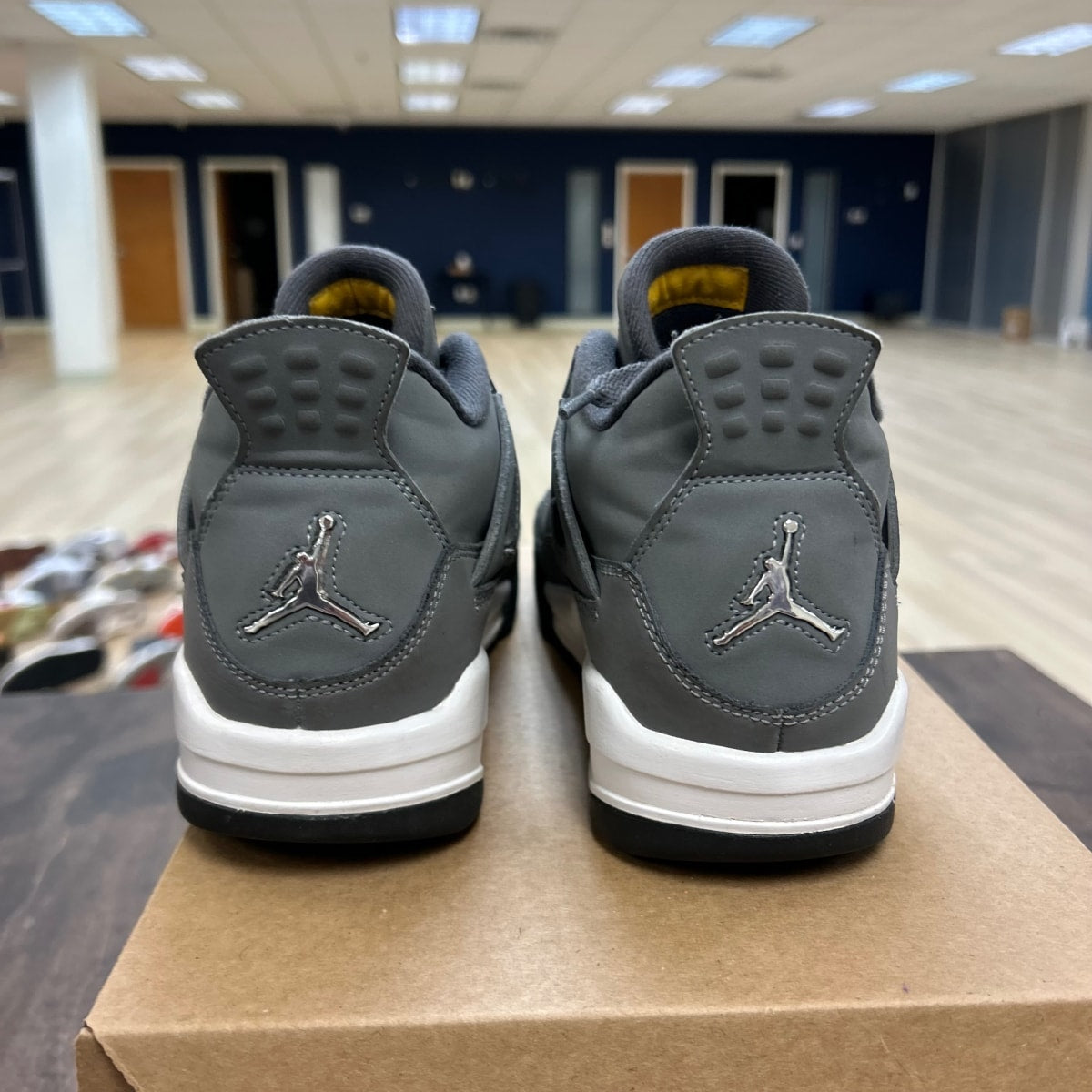 Jordan 4 Retro Cool Grey (2019) (GS) Size 7Y (Pre-Owned) - Image 4