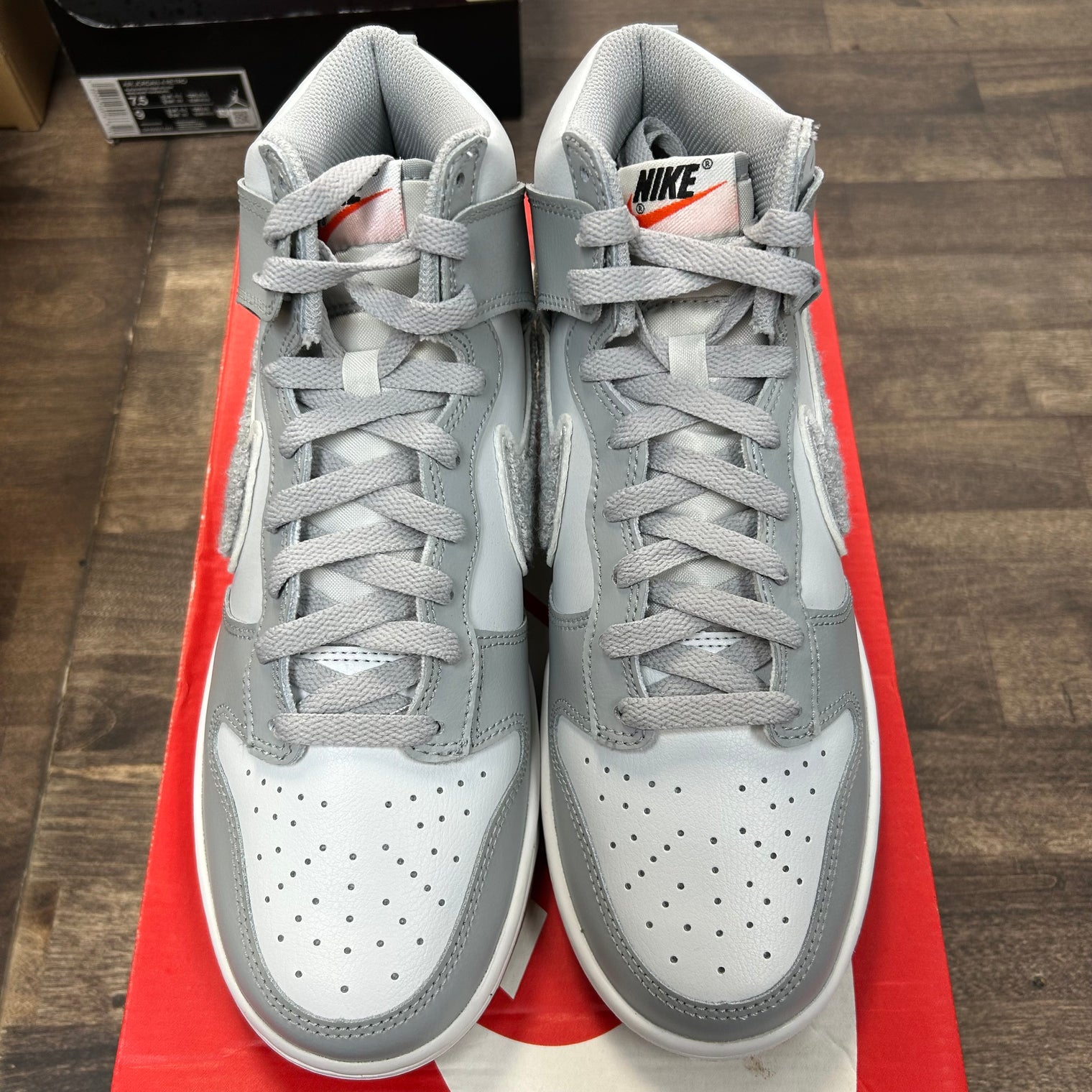 Chenille Swoosh Light Smoke Grey Dunk High University (USED)