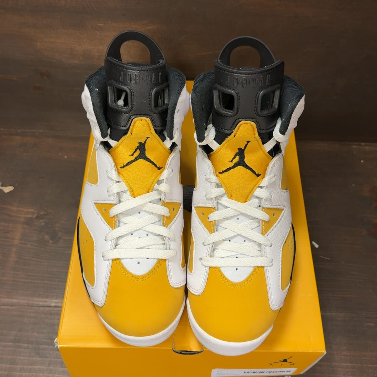 Jordan 6 Retro Yellow Ochre Size 9.5 (Pre-Owned) - tag