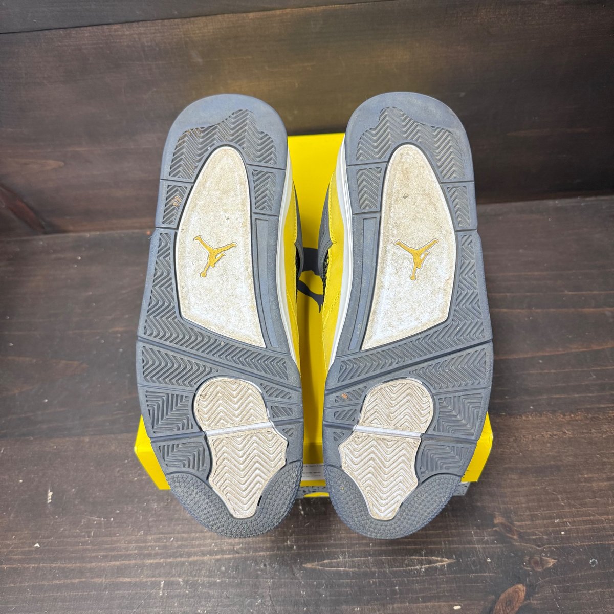 Jordan 4 Retro Lightning (2021) Size 10.5 (Pre-Owned) - box
