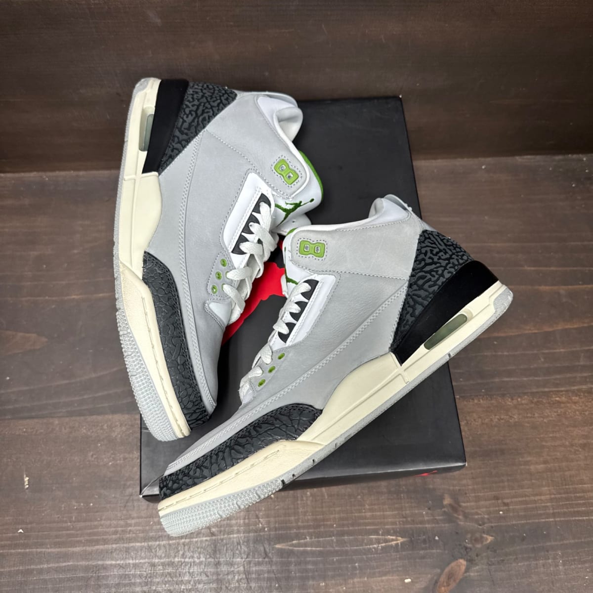 Jordan 3 Retro Chlorophyll Size 10.5 (Pre-Owned) - tag