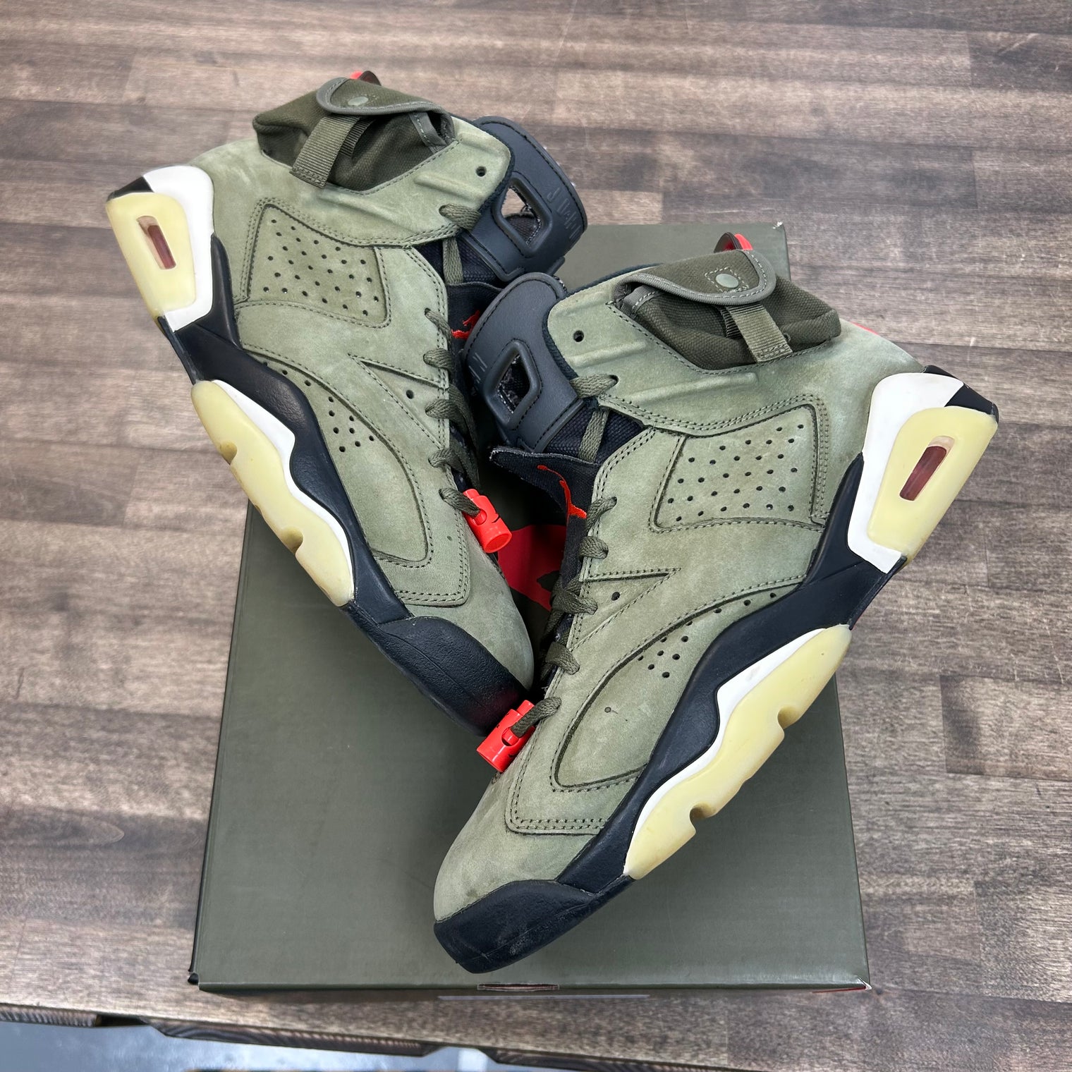 Travis Scott Olive Jordan 6 Retro (USED)