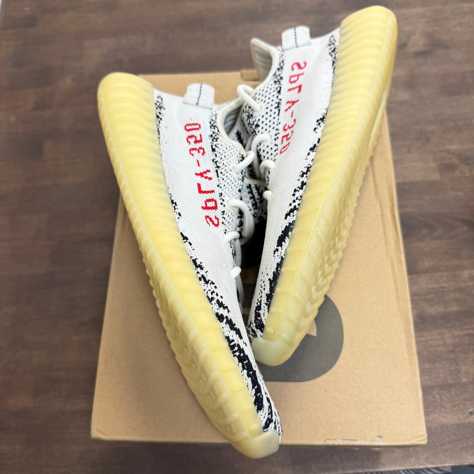 Zebra adidas Yeezy Boost 350 V2 (USED)