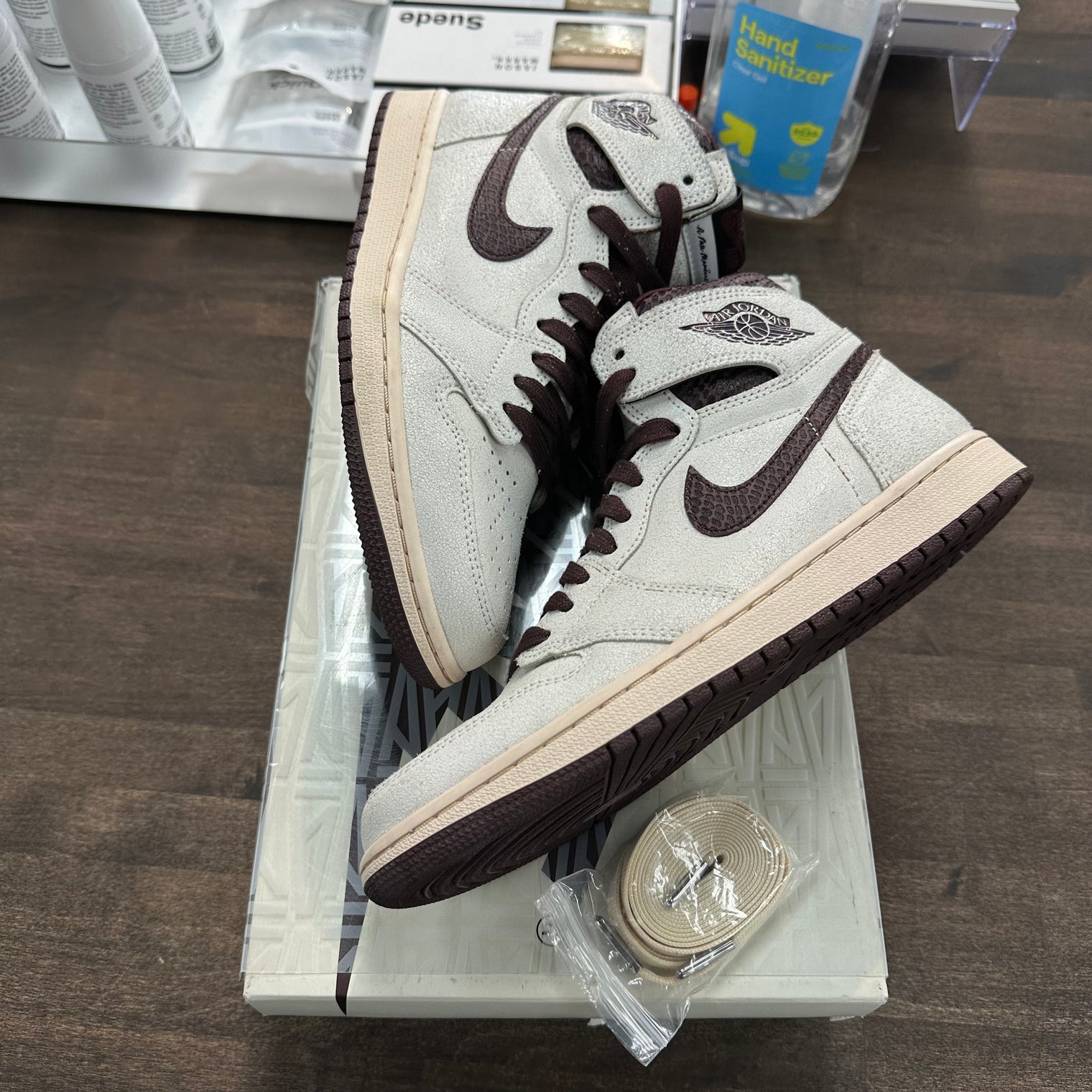 A Ma Maniere Jordan 1 High OG (USED)