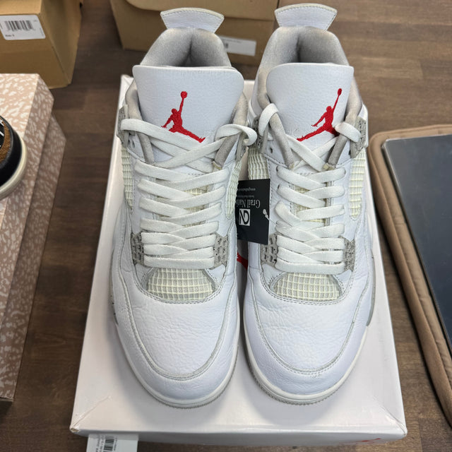 White Oreo Jordan 4 Retro (USED)