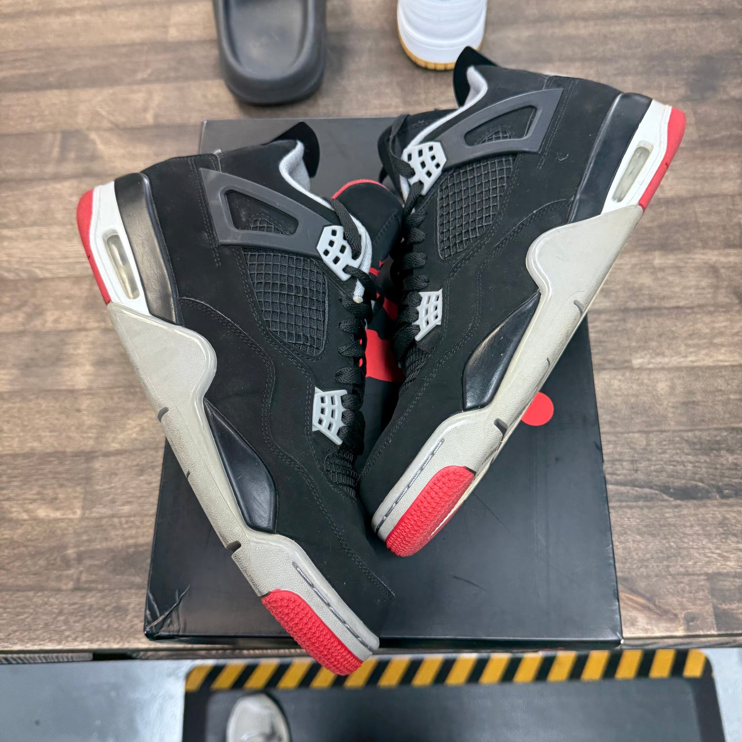 Bred Jordan 4 2019 (USED)