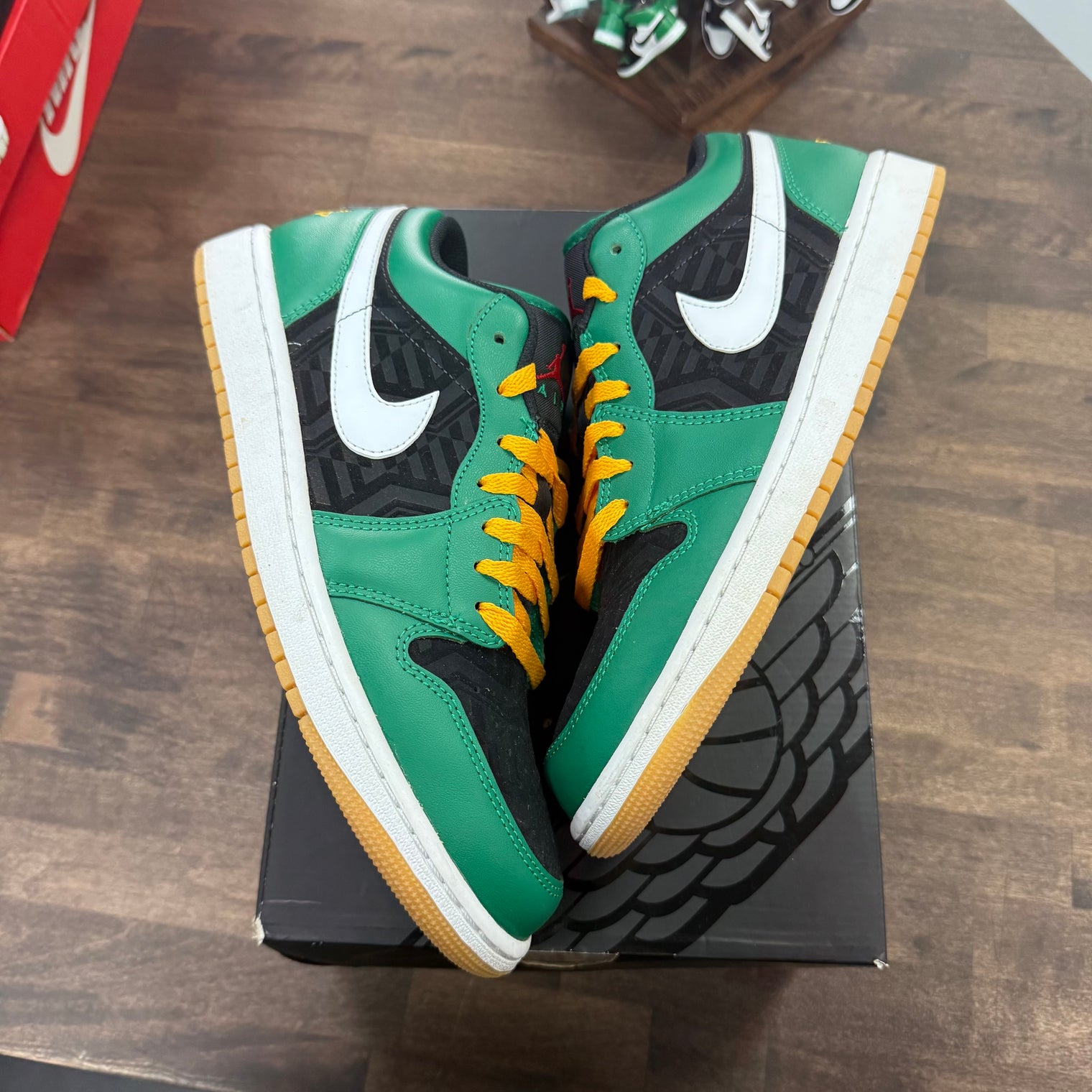 Holiday Special Jordan 1 Low SE (2022) (USED)