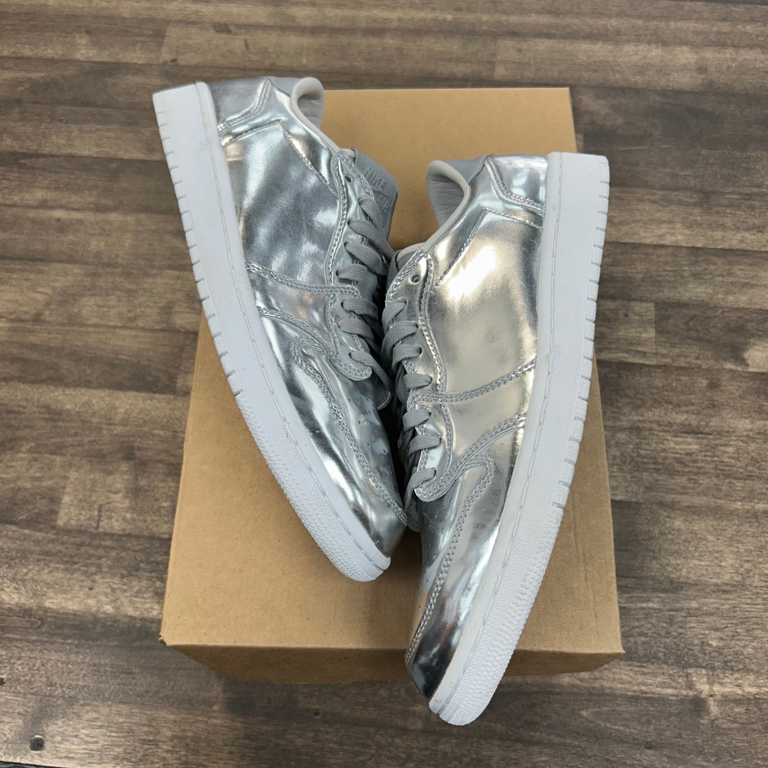 Pinnacle Metallic Silver Chrome Jordan 1 Low OG (USED, No Box)