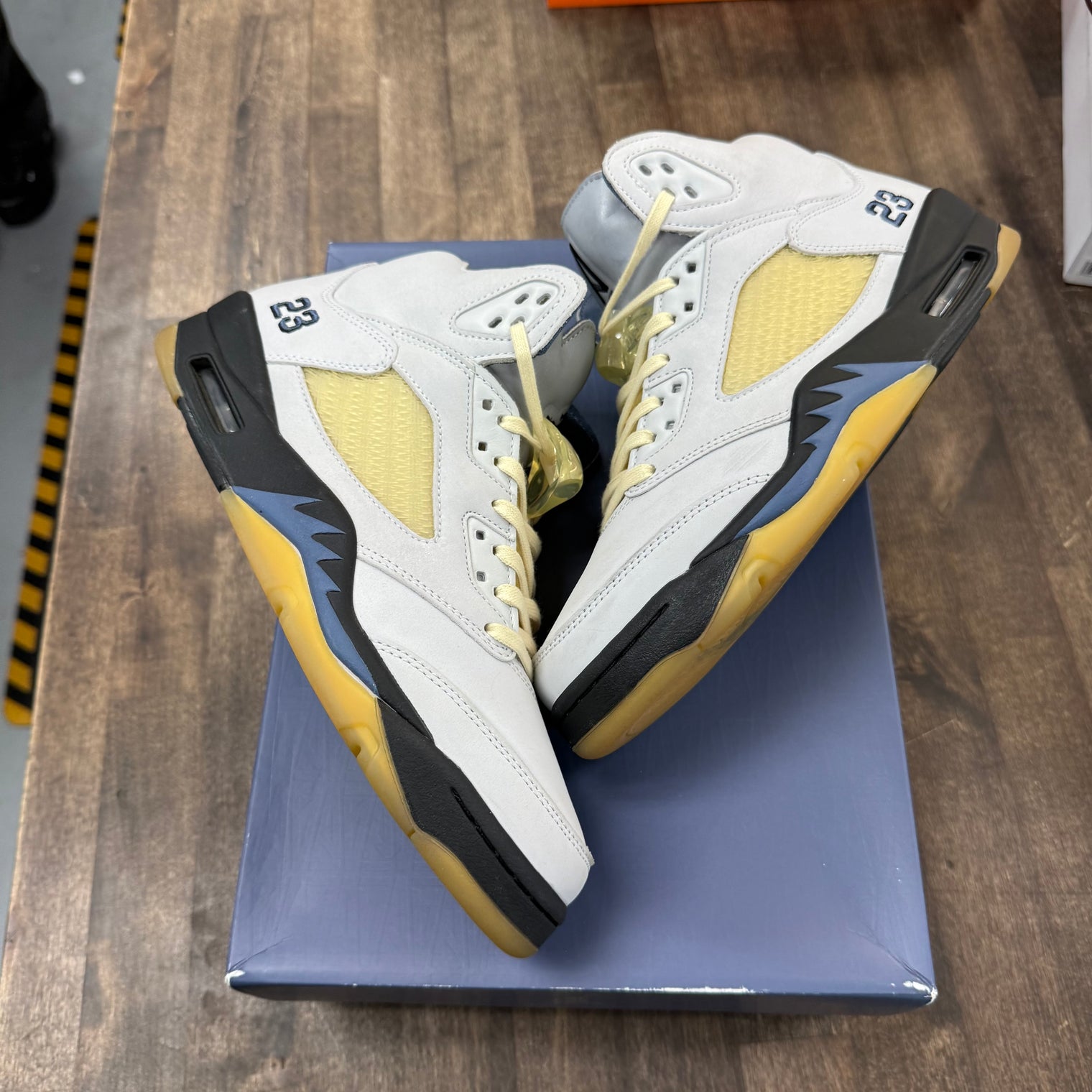 (W) Dawn A Ma Maniere Jordan 5 Retro (USED)