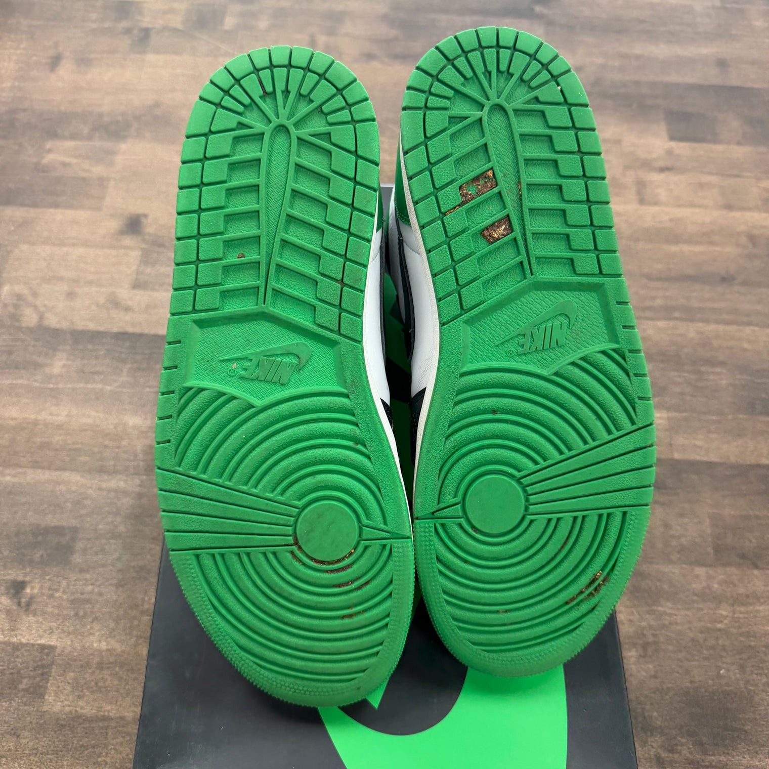 Jordan 1 Retro High OG Lucky Green (US 10.5) (USED)