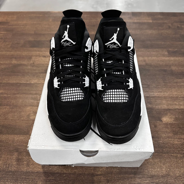 White Thunder Jordan 4 (USED)