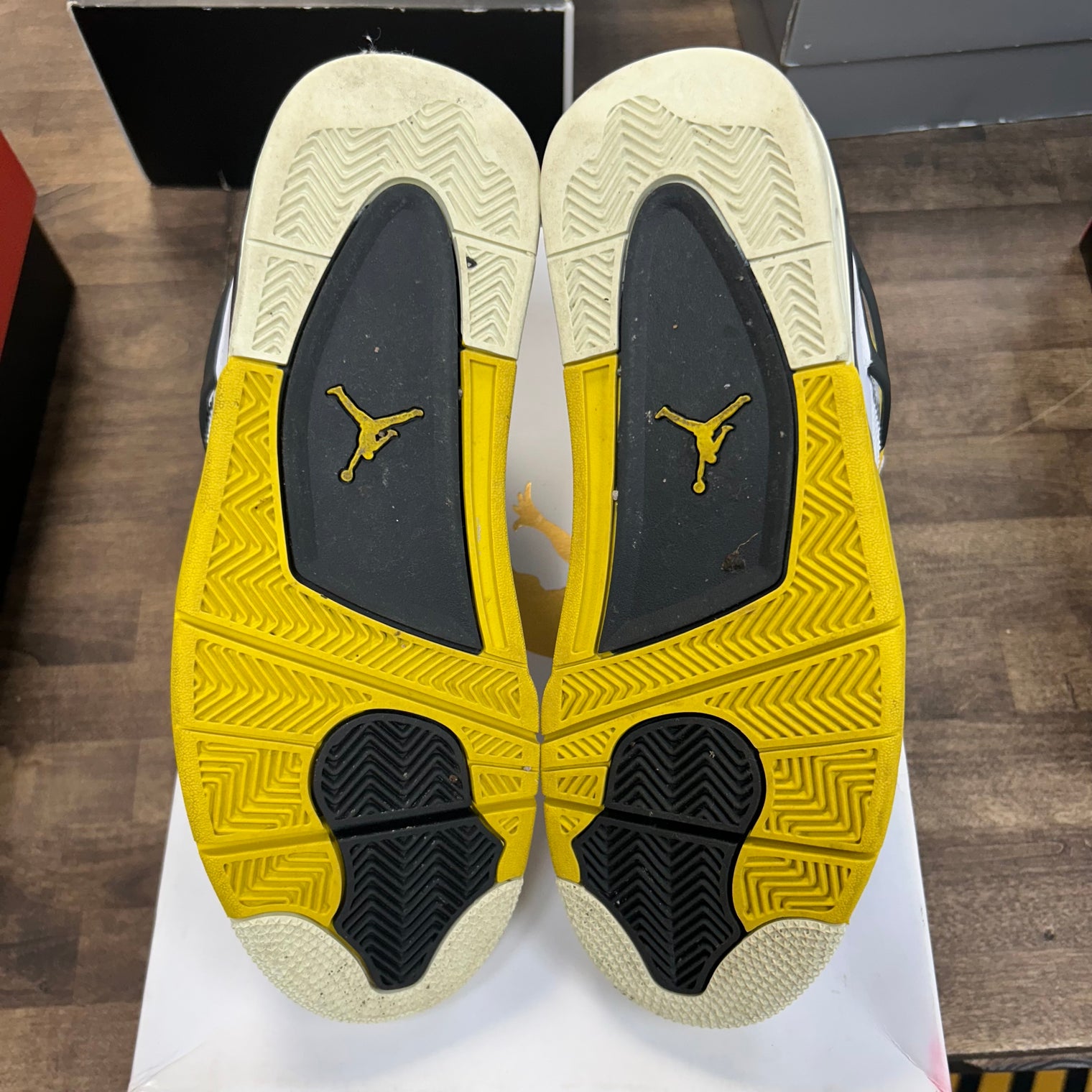 Sulfur Jordan 4 Retro (W) (USED)