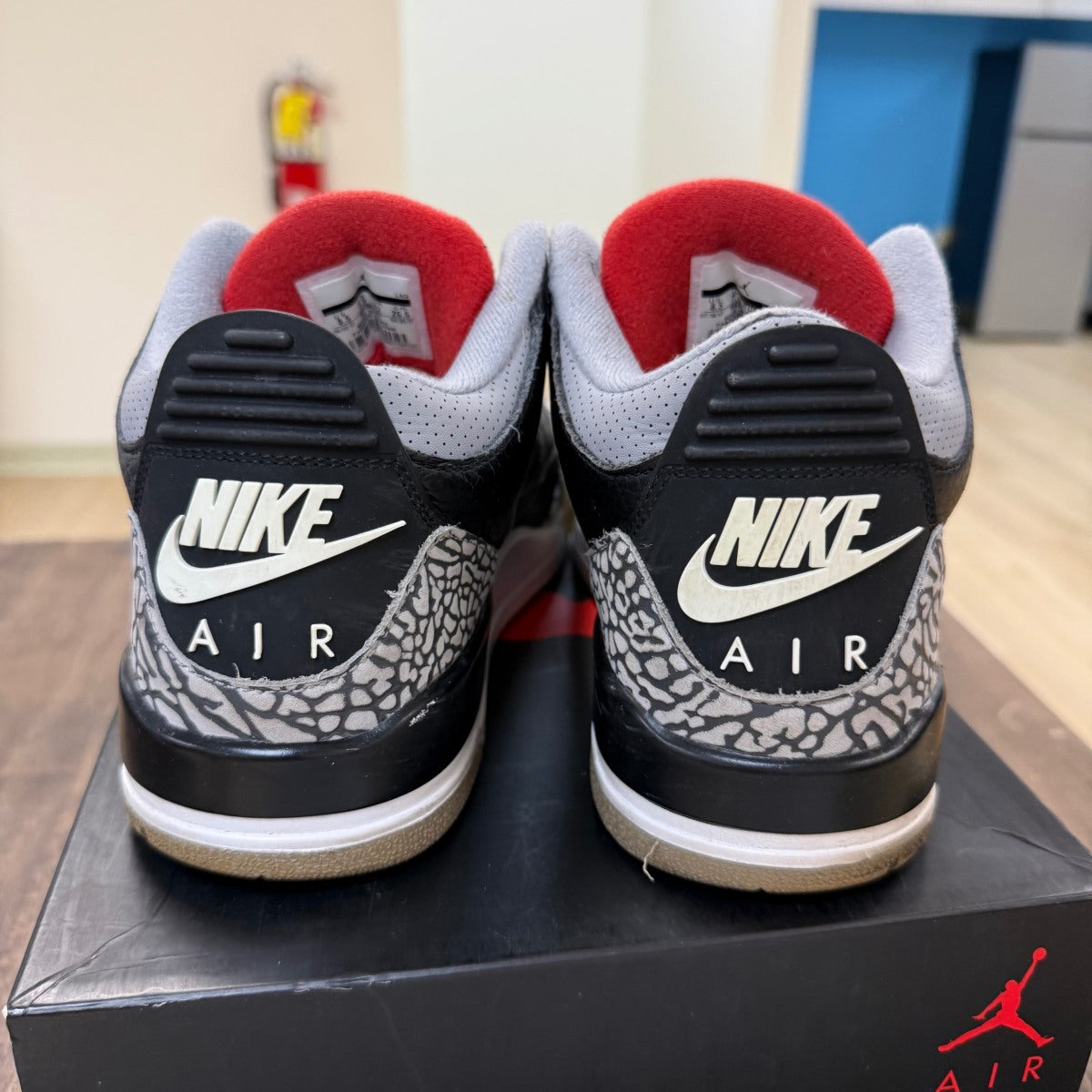 Jordan 3 Retro Black Cement (2018) Size 8.5 (Pre-Owned) - Image 3