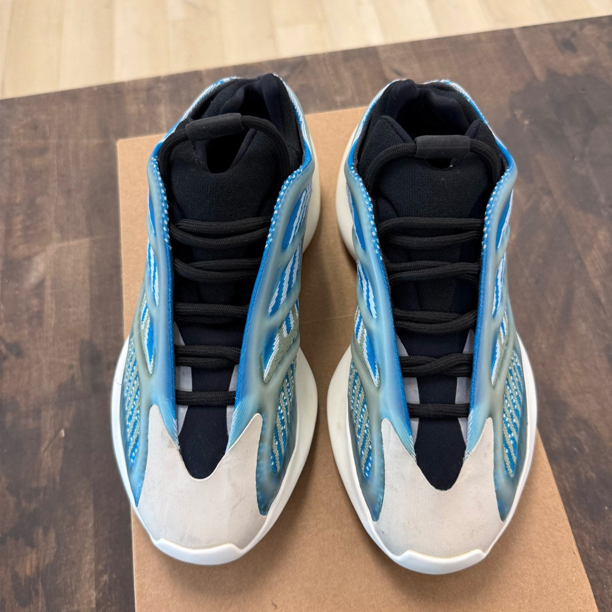 adidas Yeezy 700 V3 Arzareth Size 6.5 (Pre-Owned) - Image 2