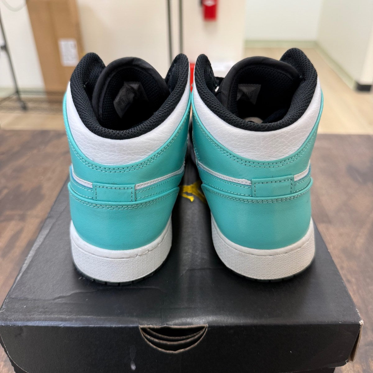 Jordan 1 Mid Tropical Twist Igloo (GS) Size 6.5Y (Pre-Owned) - Image 3