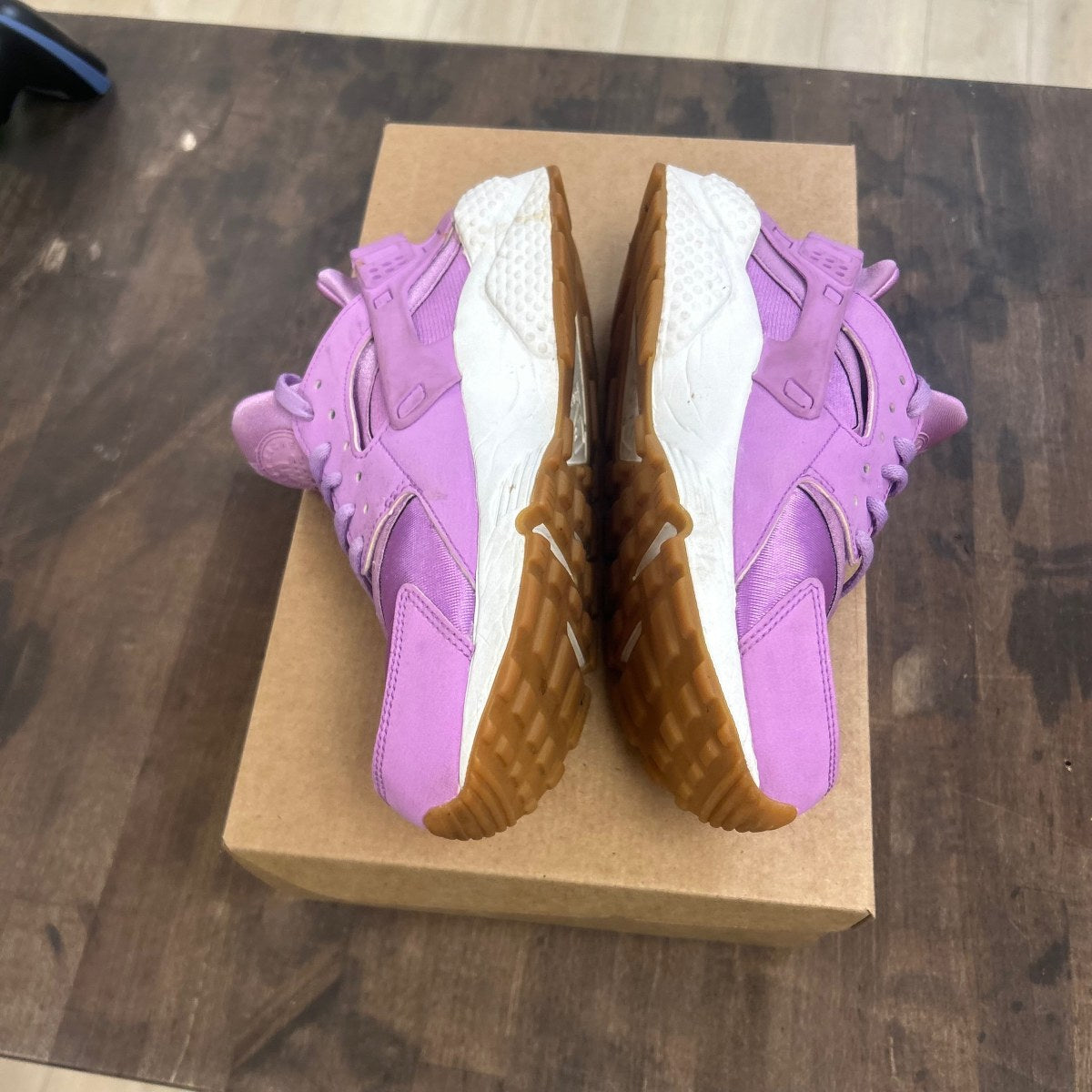 Nike Air Huarache Run Sport Fuchsia Gum (Women's) Size 8.5W (Pre-Owned) - Image 3