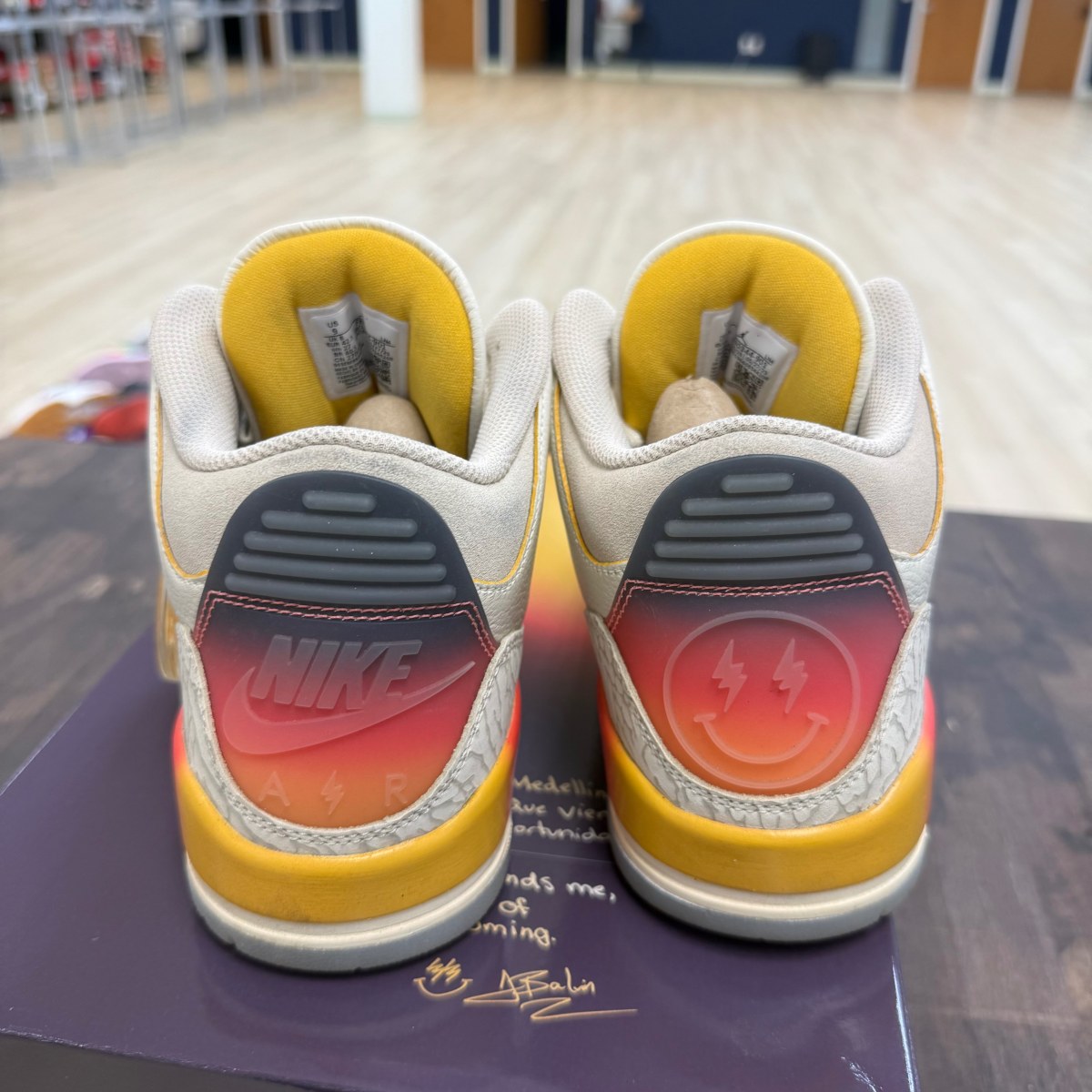 Jordan 3 Retro SP J Balvin Medellín Sunset - Image 2