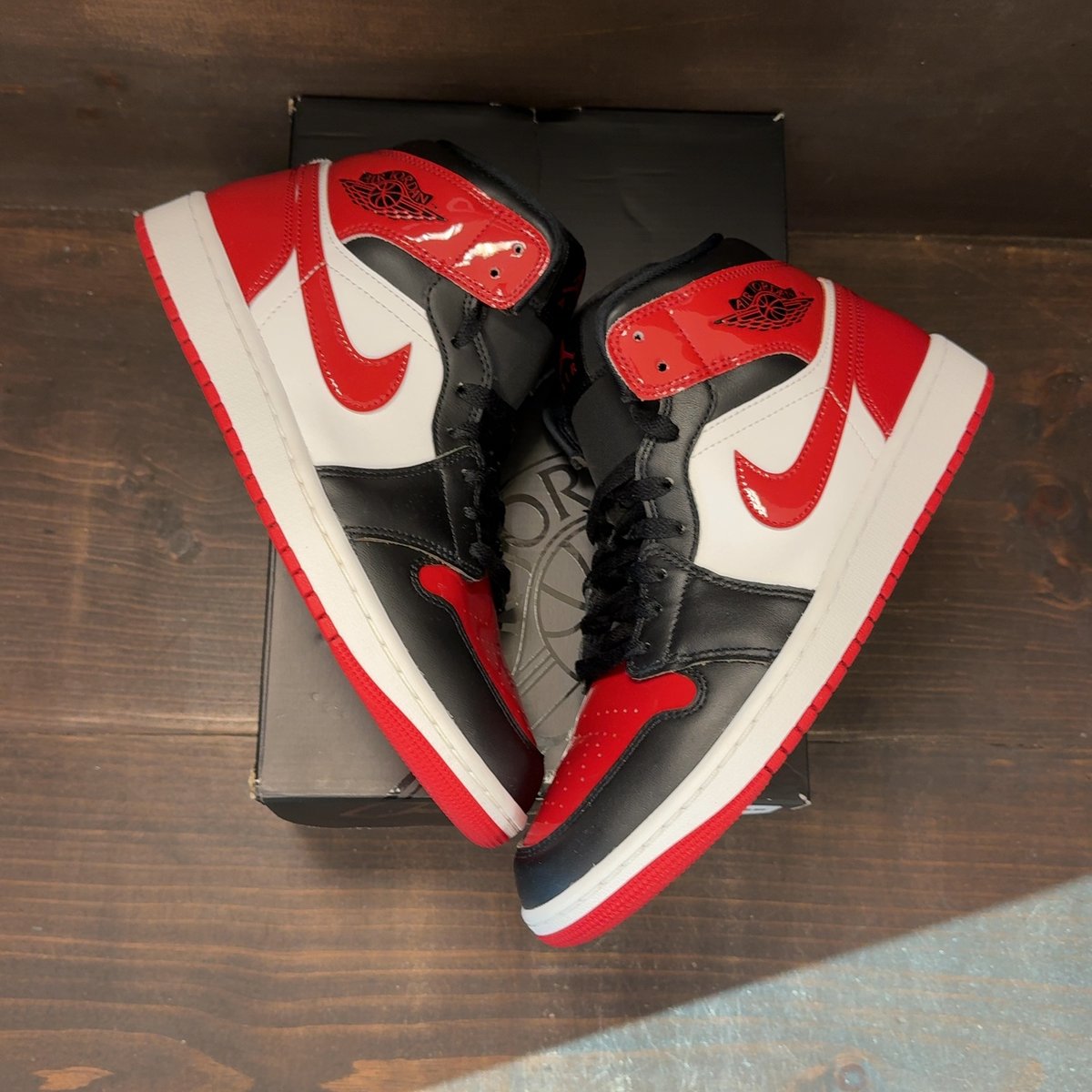 Jordan 1 Mid SE Patent Bred Toe Size 9 (Pre-Owned) - back