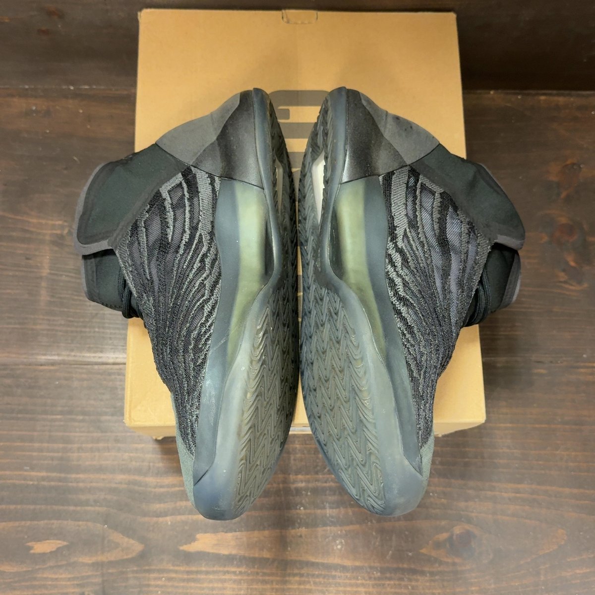 adidas Yeezy QNTM Onyx Size 9 (Pre-Owned) - aux