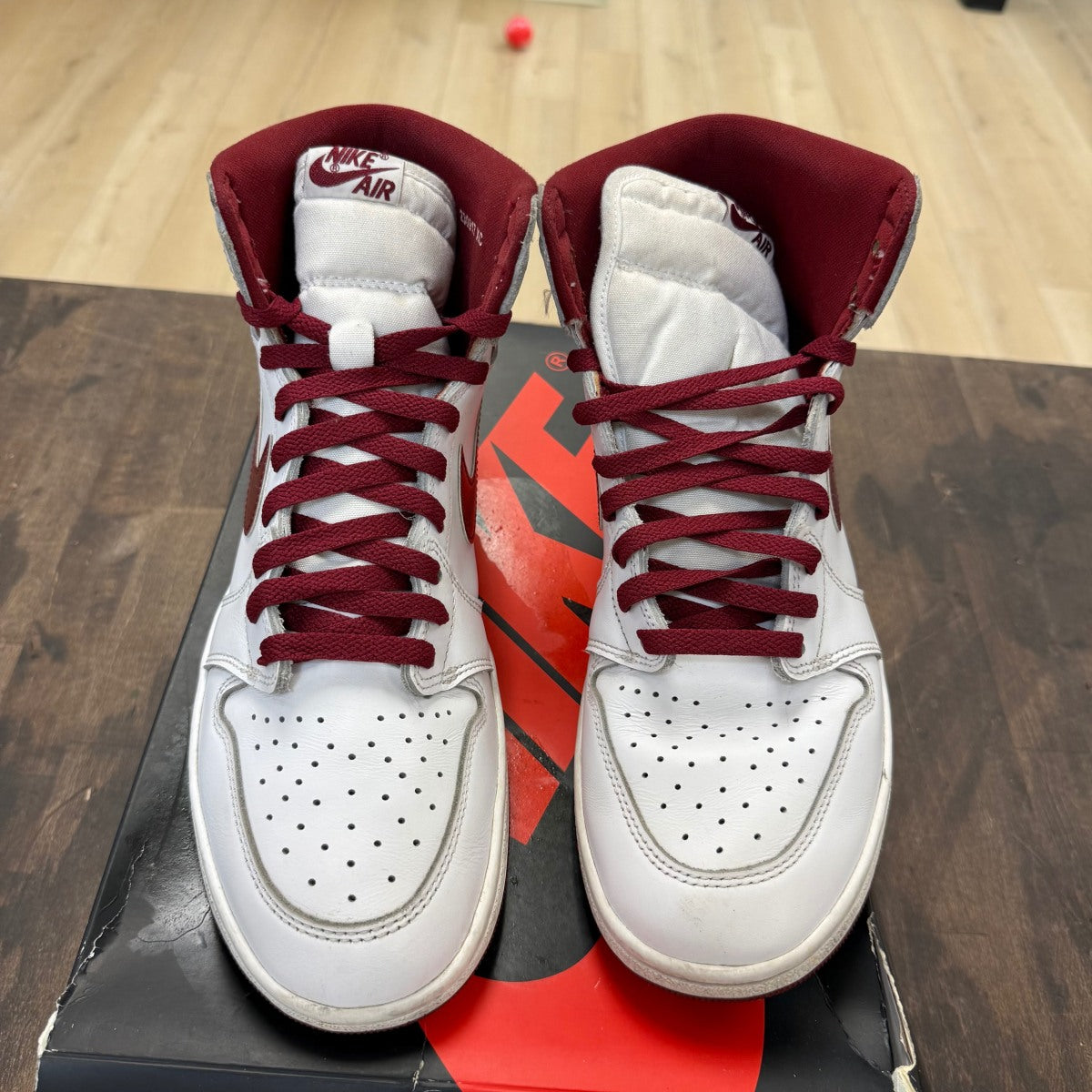 Jordan 1 Retro High '85 OG Metallic Burgundy Size 11 (Pre-Owned) - Image 2