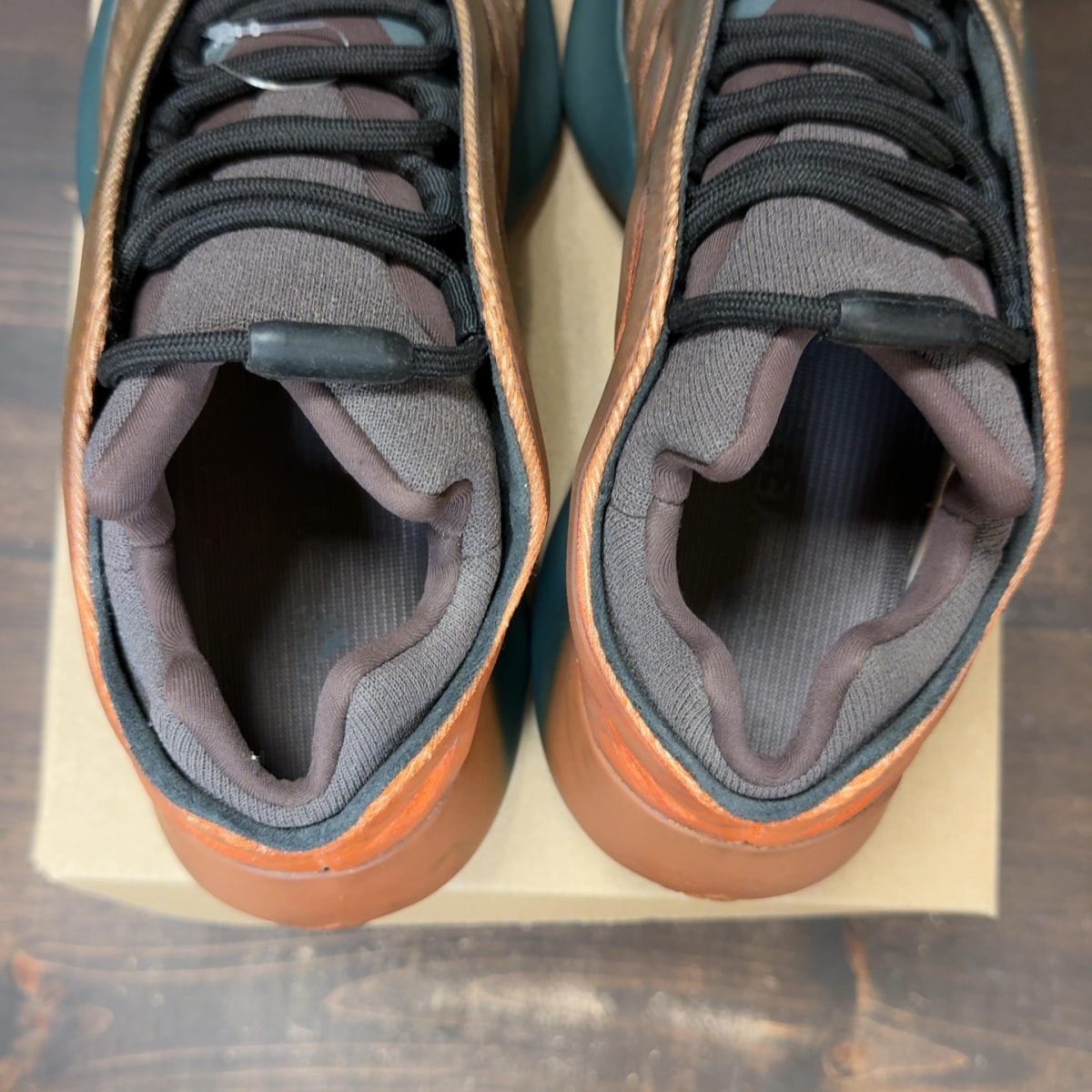 adidas Yeezy 700 V3 Copper Fade Size 6 (Pre-Owned) - Image 6