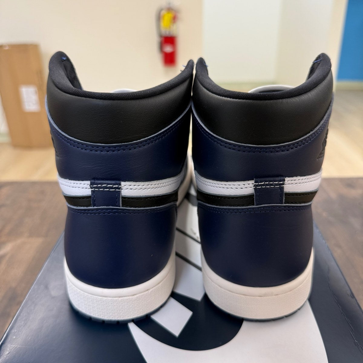 Jordan 1 Retro High OG Midnight Navy - Image 3