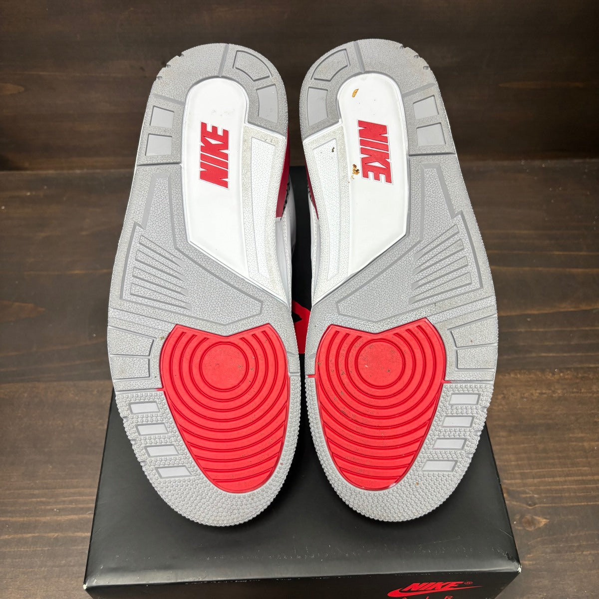 Jordan 3 Retro Fire Red (2022) Size 8.5 (Pre-Owned)