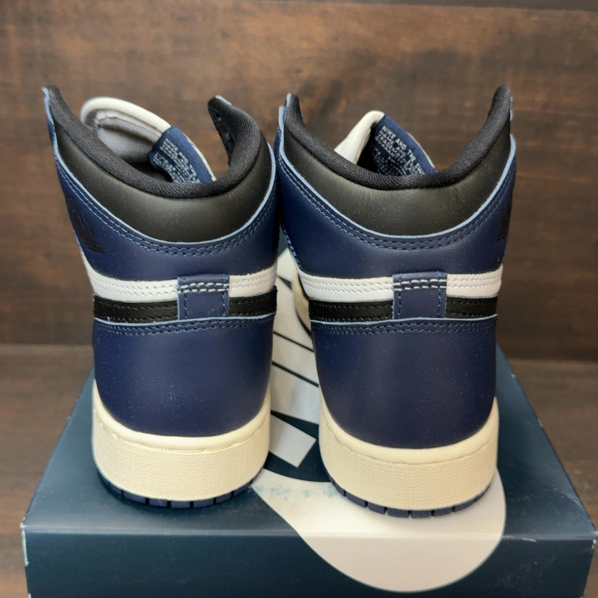 Jordan 1 Retro High OG Midnight Navy (GS) Size 5Y - Image 5