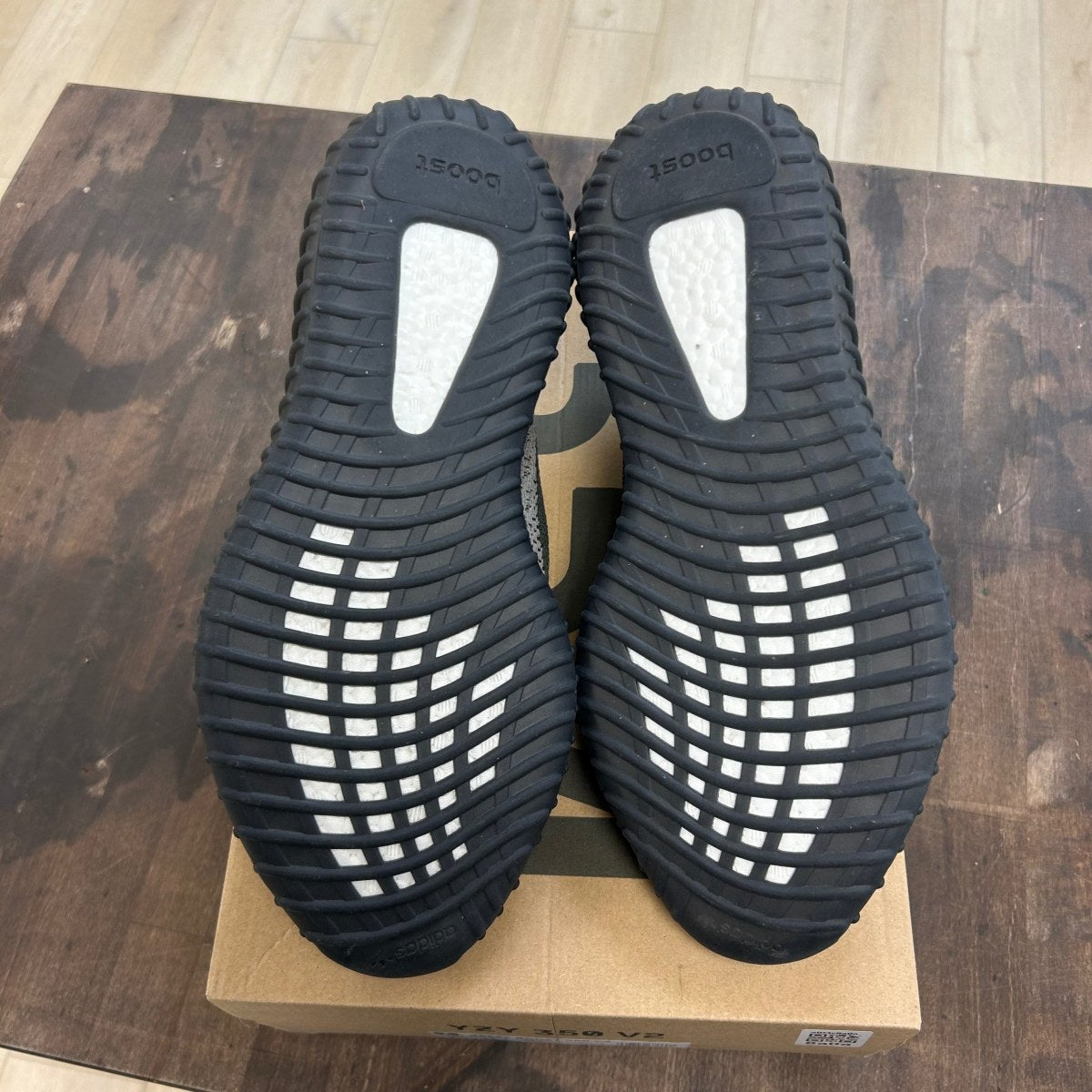 adidas Yeezy Boost 350 V2 Carbon Beluga - Image 5