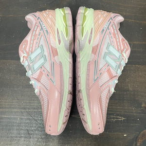 New Balance 1906R Lunar New Year Pink Size 8.5 - sole