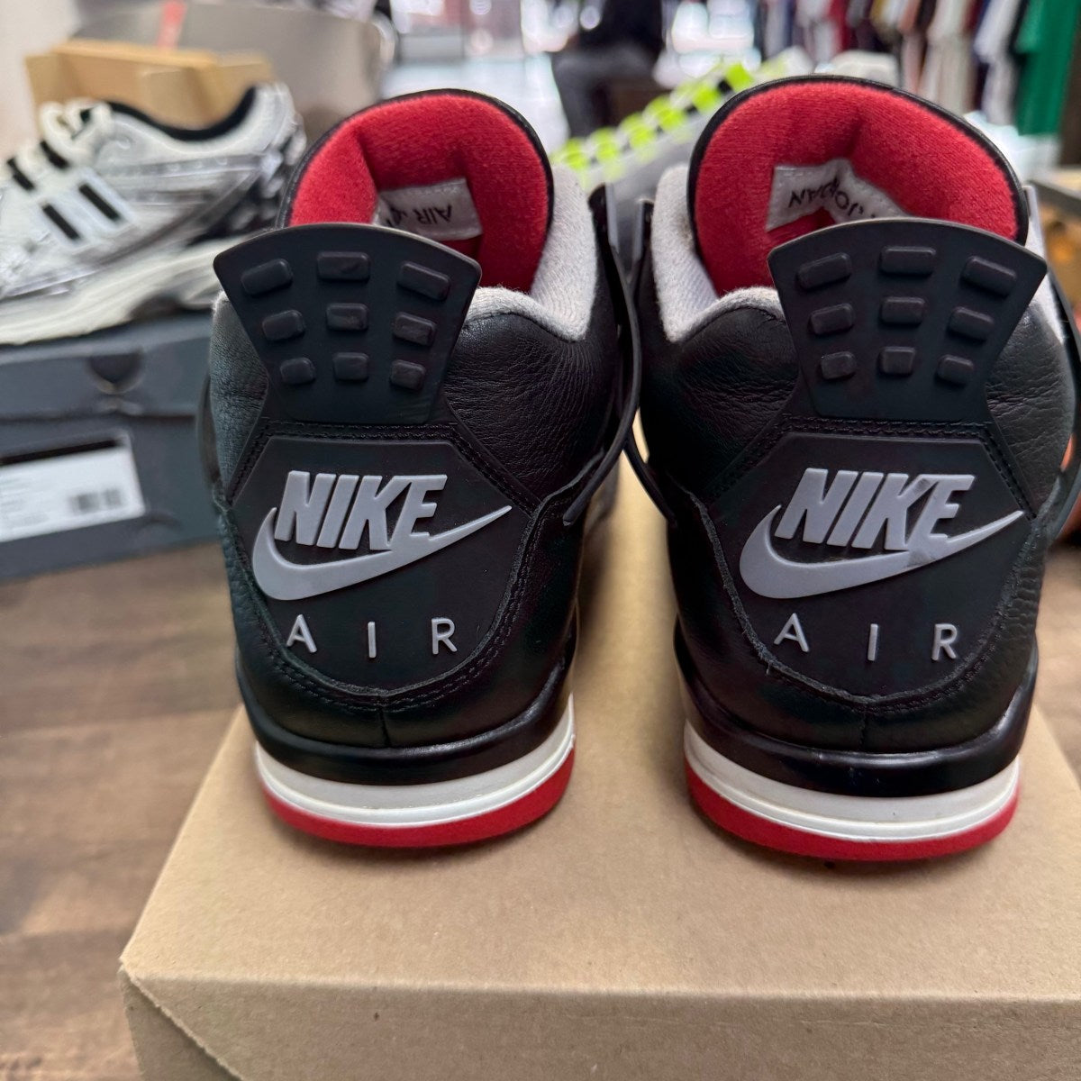 Jordan 4 Retro Bred Reimagined Size 9 (Pre-Owned) - Image 4