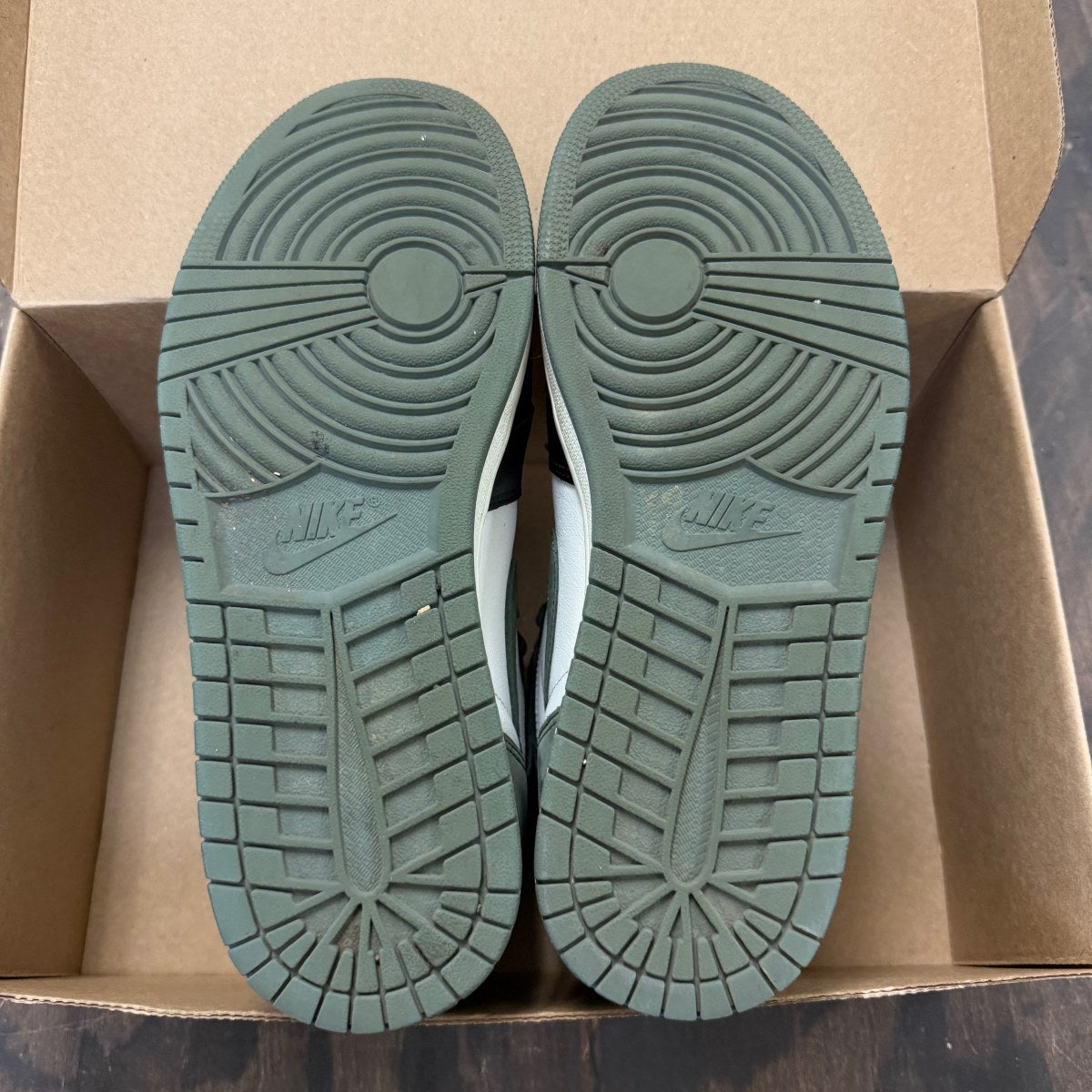 Jordan 1 Retro High Clay Green Size 10 (Pre-Owned) - Image 4