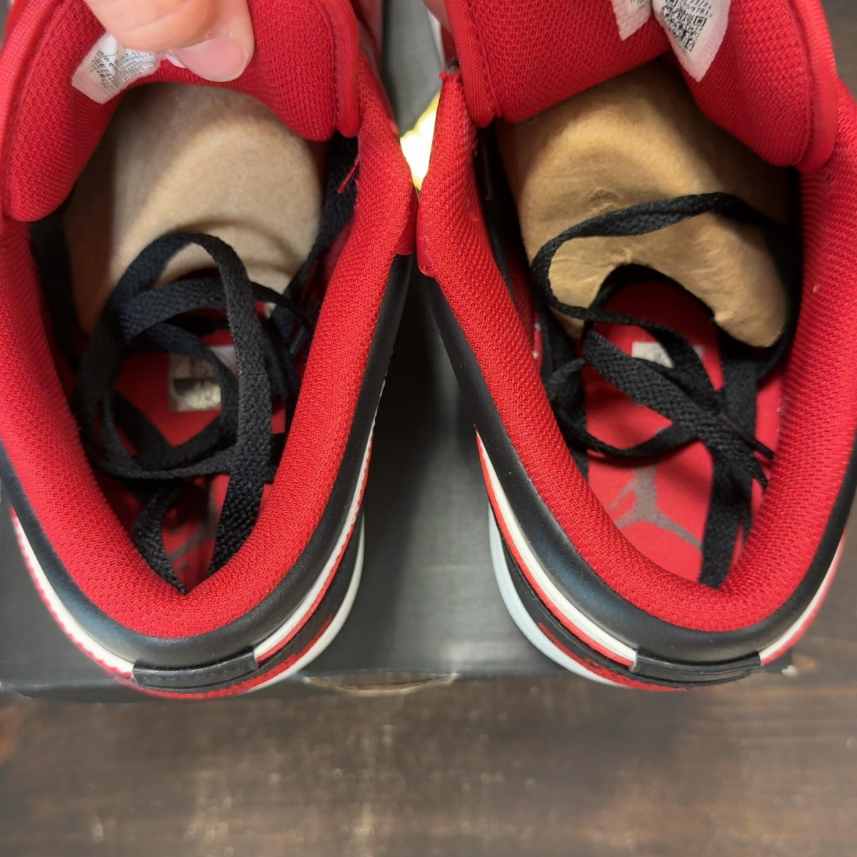 Jordan 1 Low Bulls - Image 6