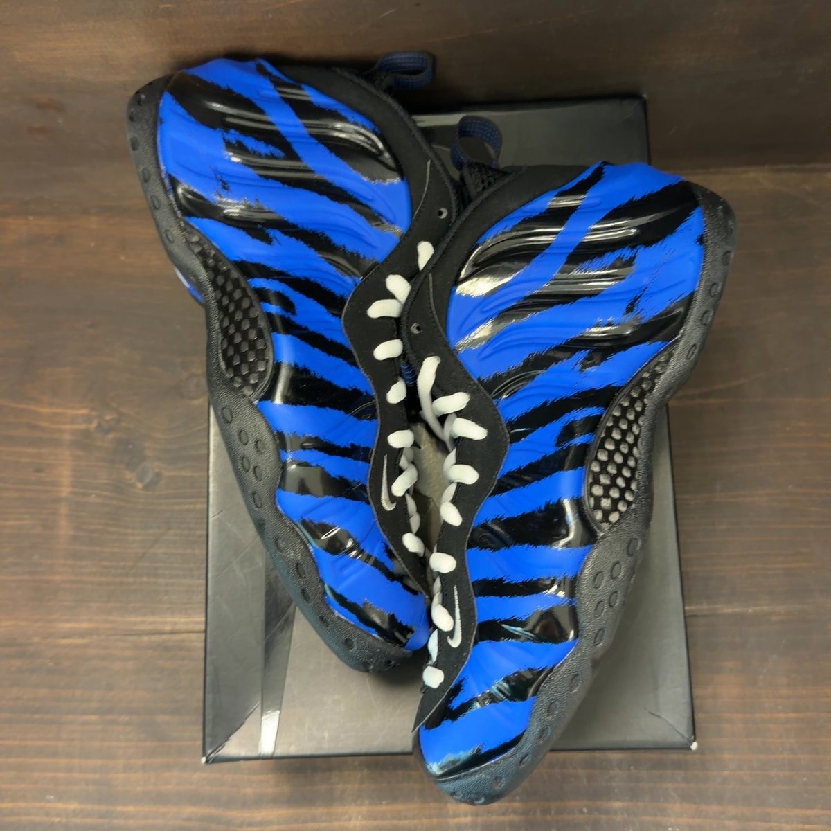 Nike Air Foamposite One Memphis Tigers Size 9.5 (Pre-Owned) - back