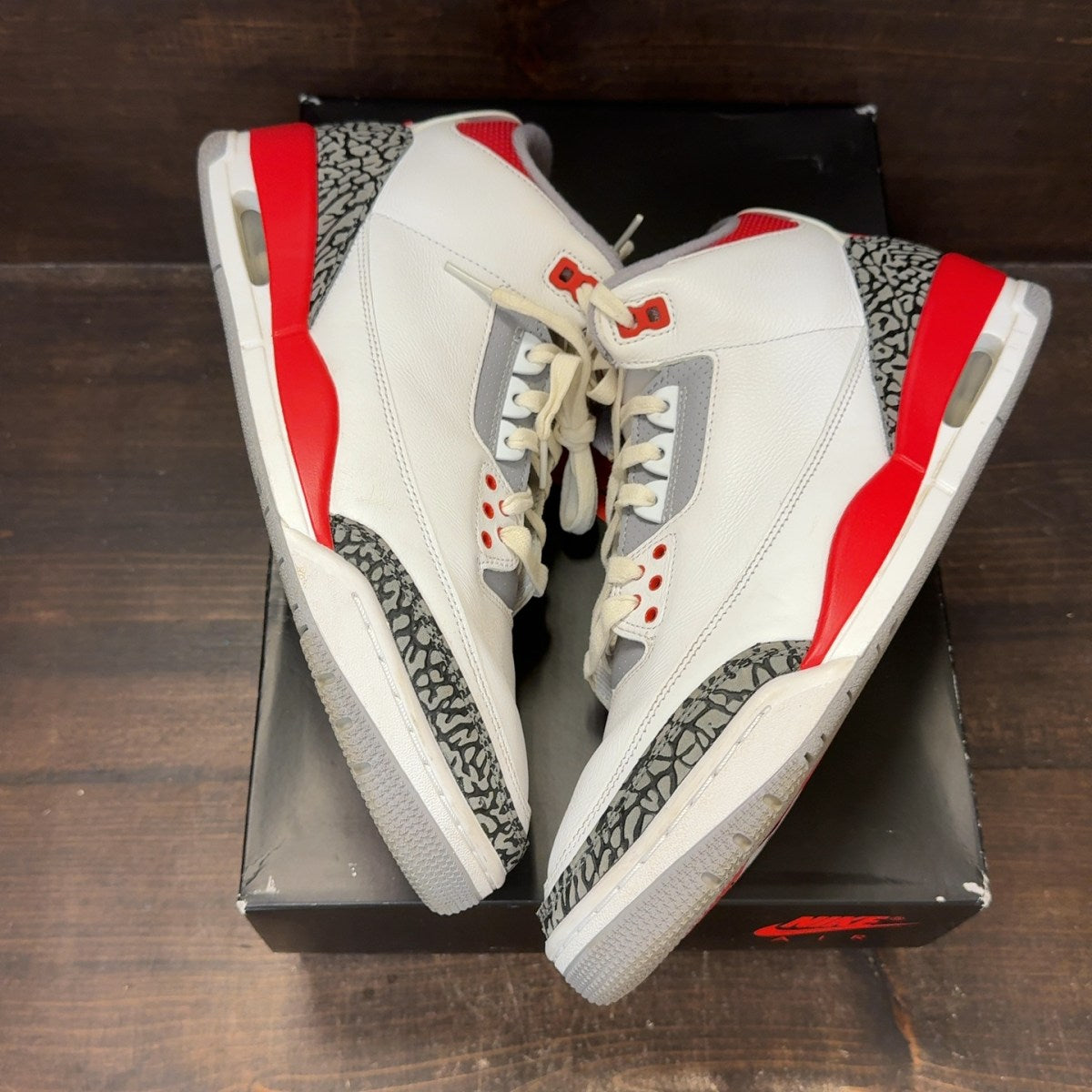 Jordan 3 Retro Fire Red (2022) - Image 2