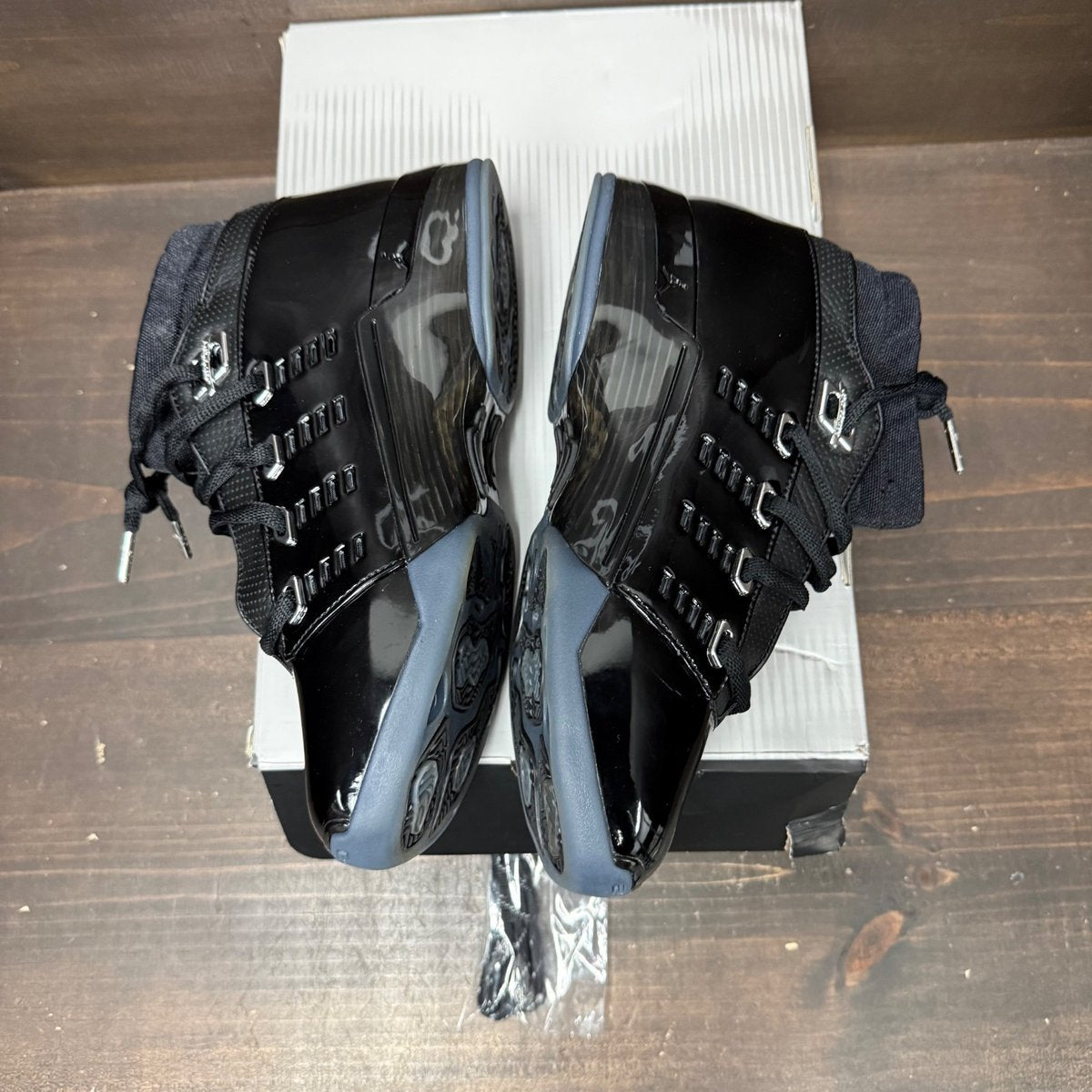 Jordan 17 Low Black Patent Size 8 (Pre-Owned) - side
