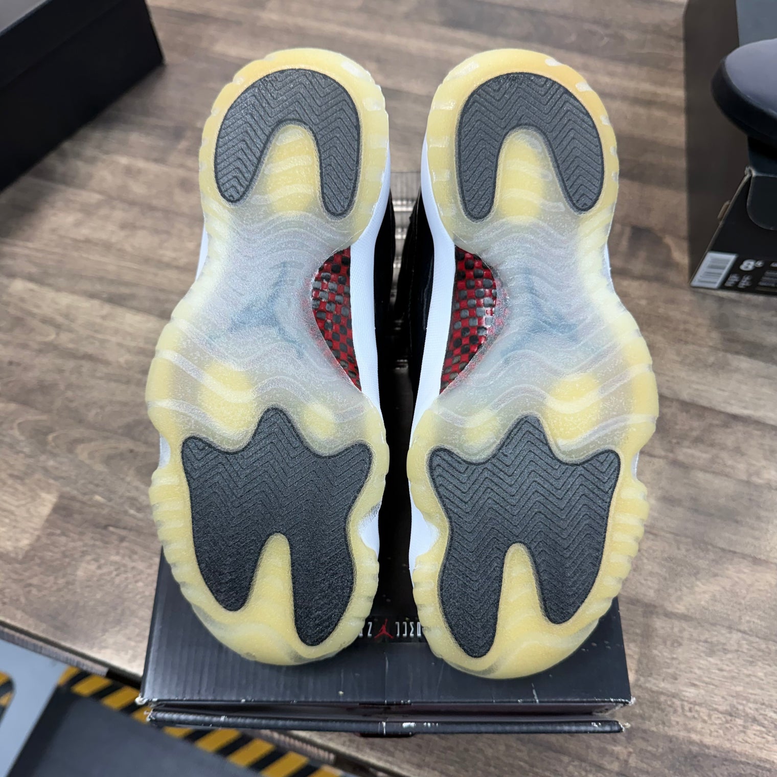 Jordan 11 Retro 72-10 (Men's) (US 8) (USED)