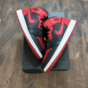 Jordan 1 Mid Banned (2020) (GS) - Image 1