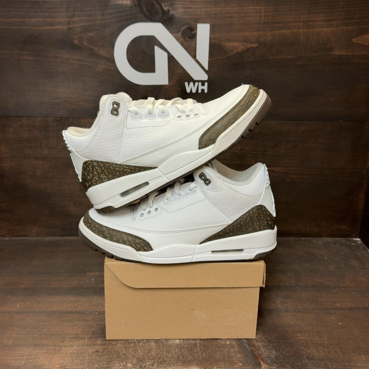 Jordan 3 Retro Mocha (2018) Size 9.5 (Pre-Owned) - Image 1