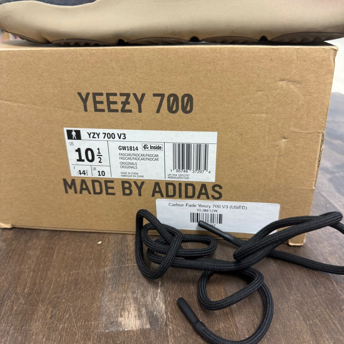 adidas Yeezy 700 V3 Fade Carbon - Image 3