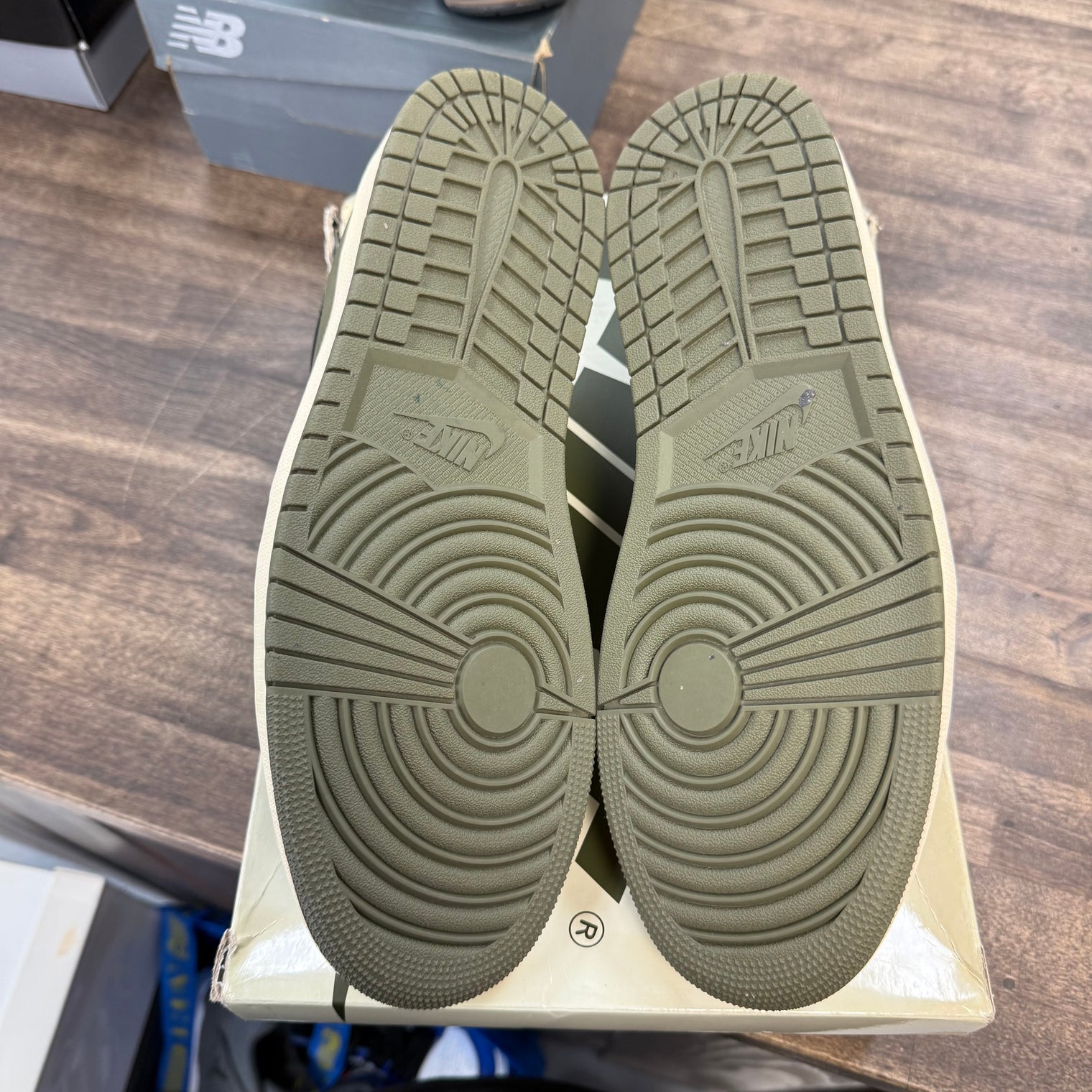 Olive Travis Scott Jordan 1 Low OG (W) (USED)