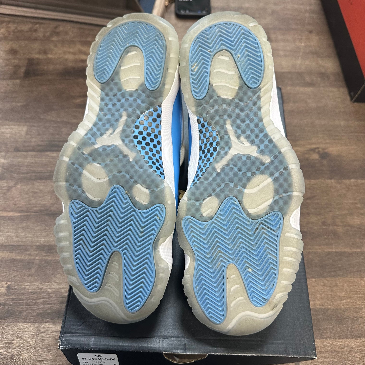 University Blue Jordan 11 Low (2017) (USED)