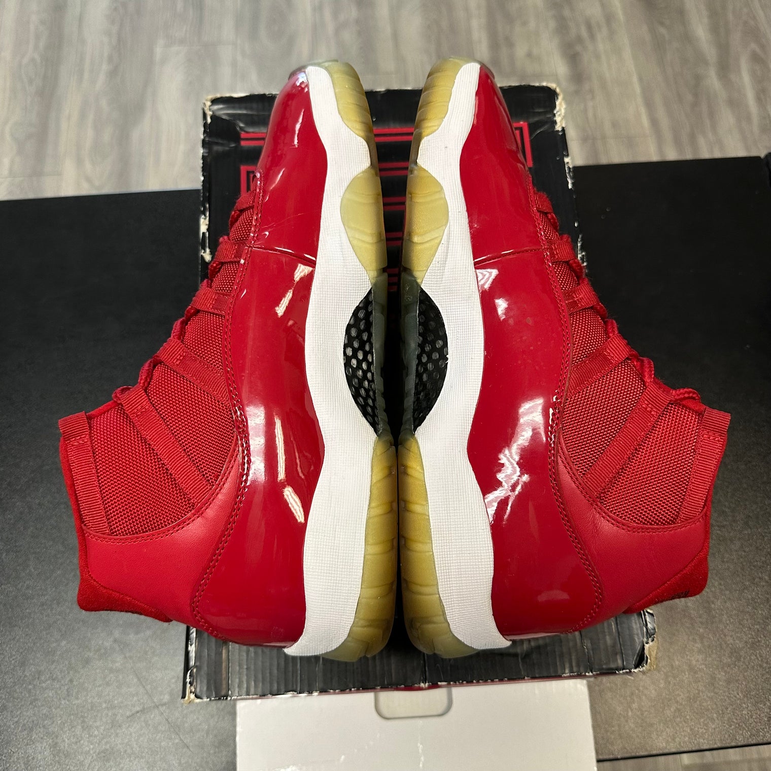 Win like 96 Jordan 11 (USED, half box)
