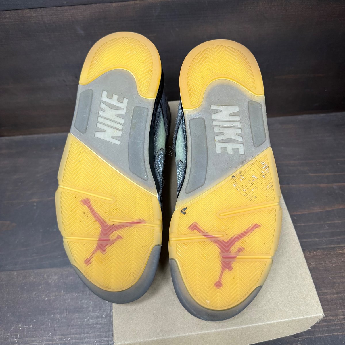 Jordan 5 Retro Off-White Muslin Size 9 (Pre-Owned) - box