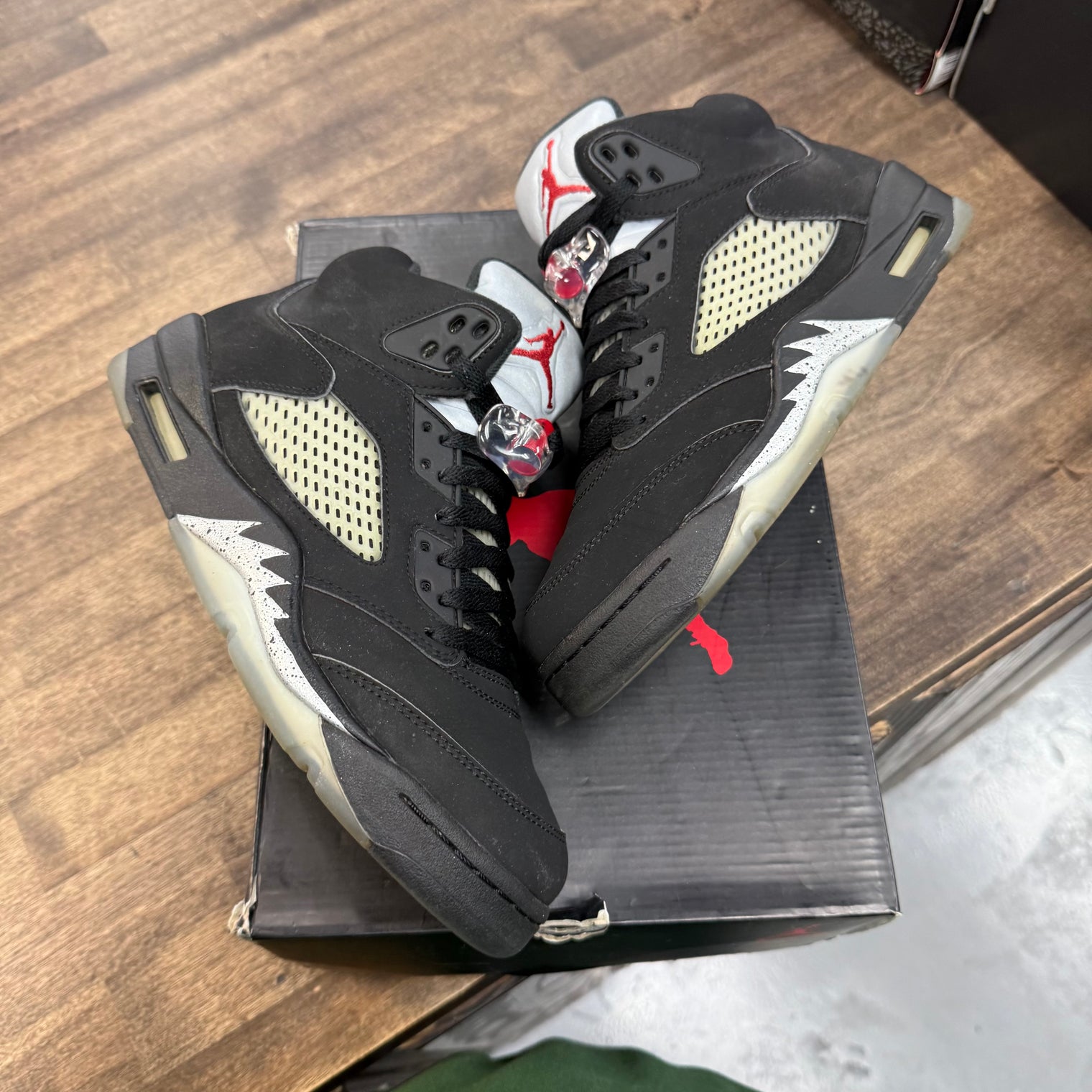 Black Metallic Jordan 5 Retro (2016) (USED)