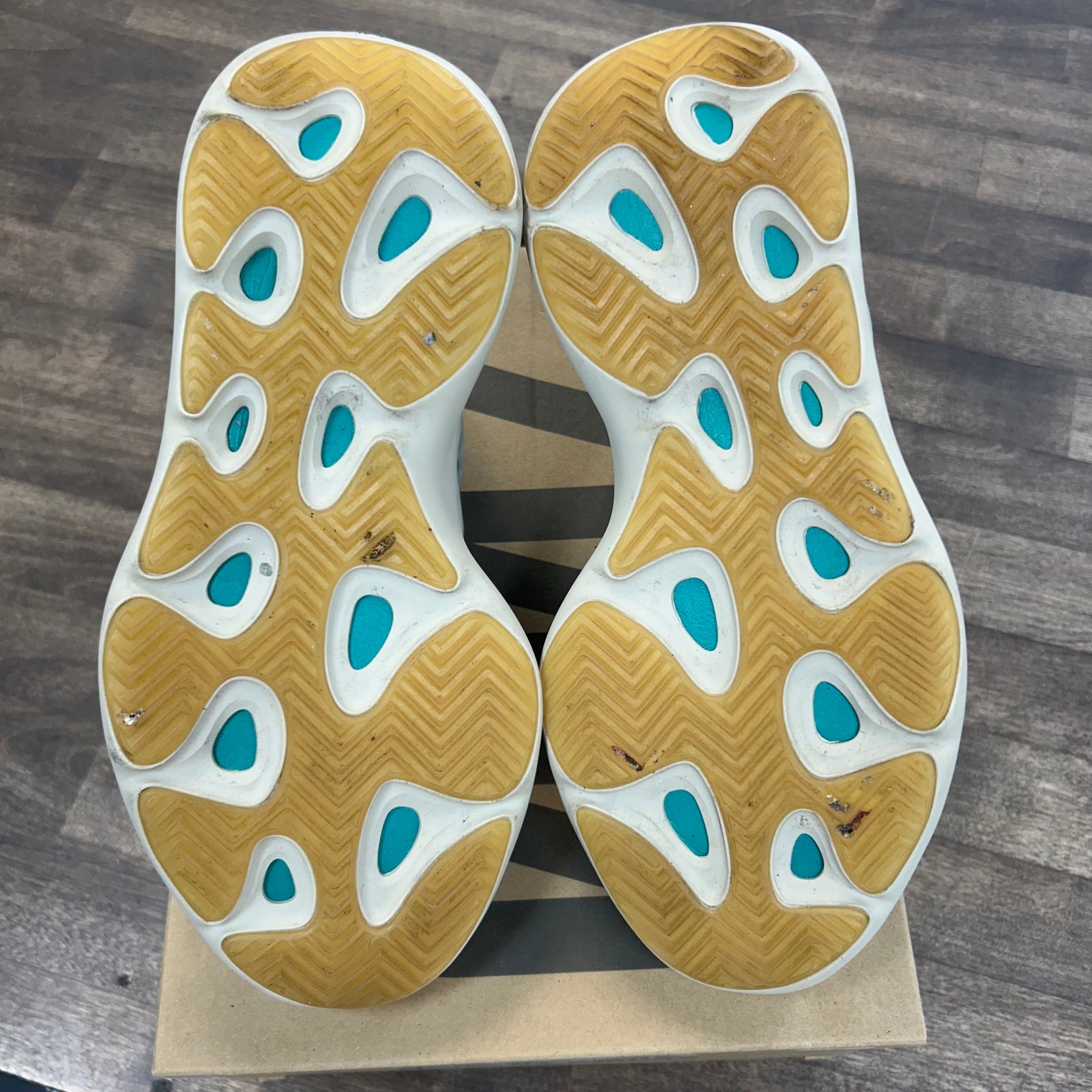 Kyanite Yeezy 700 V3 (USED)