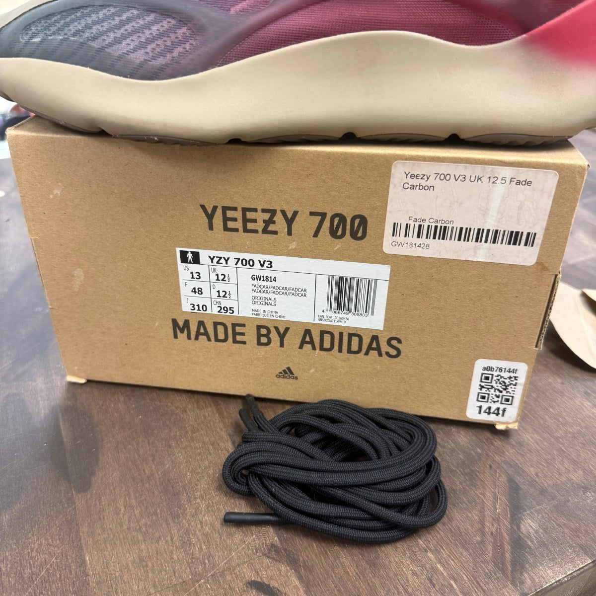adidas Yeezy 700 V3 Fade Carbon Size 13 (Pre-Owned) - Image 4