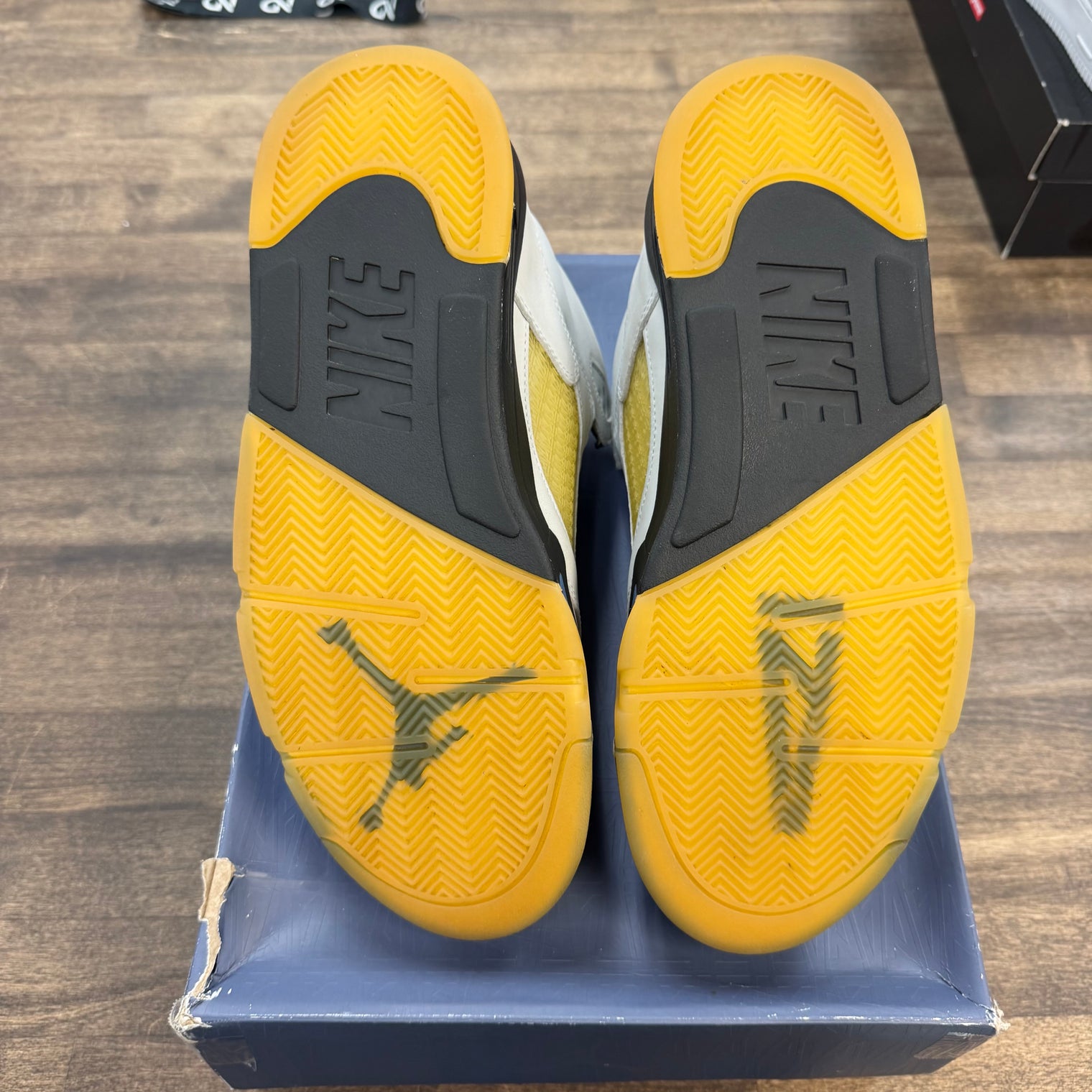 A Ma Maniere Dawn Jordan 5 (W) (USED)